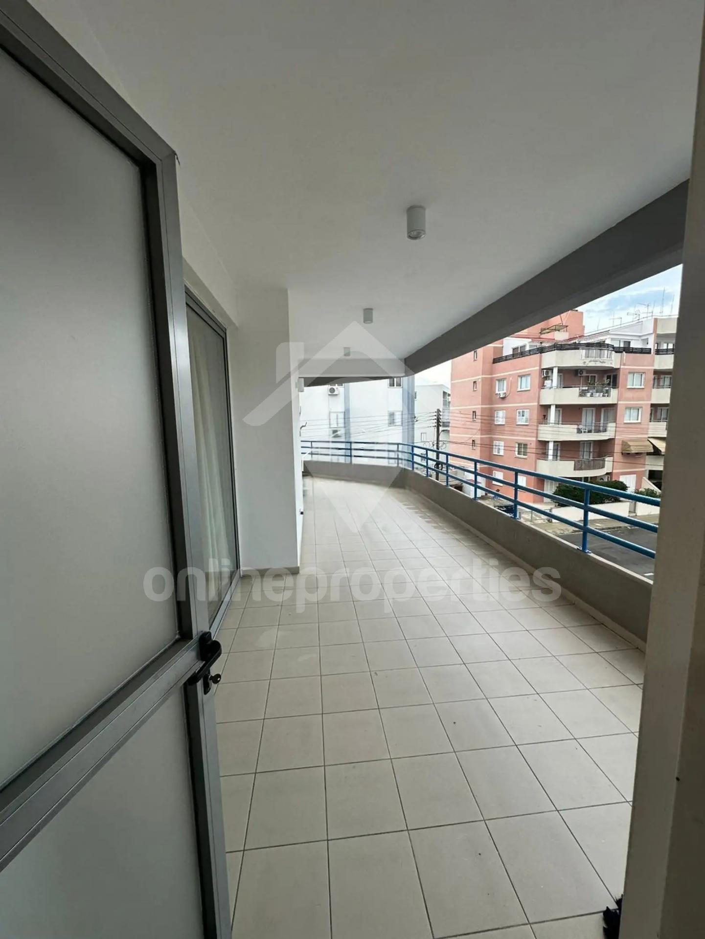 To change image, hover mouse over thumbnails below