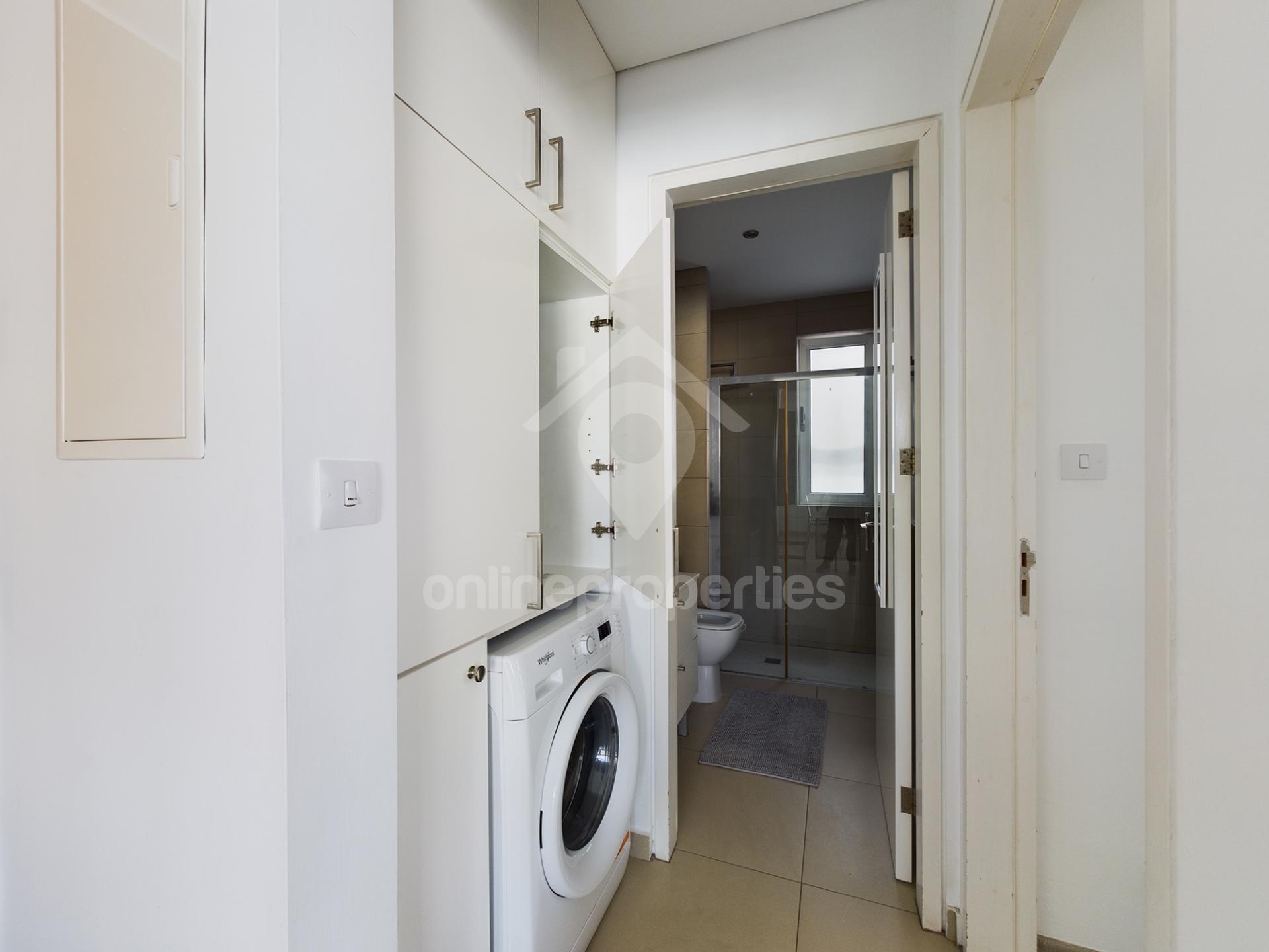 To change image, hover mouse over thumbnails below