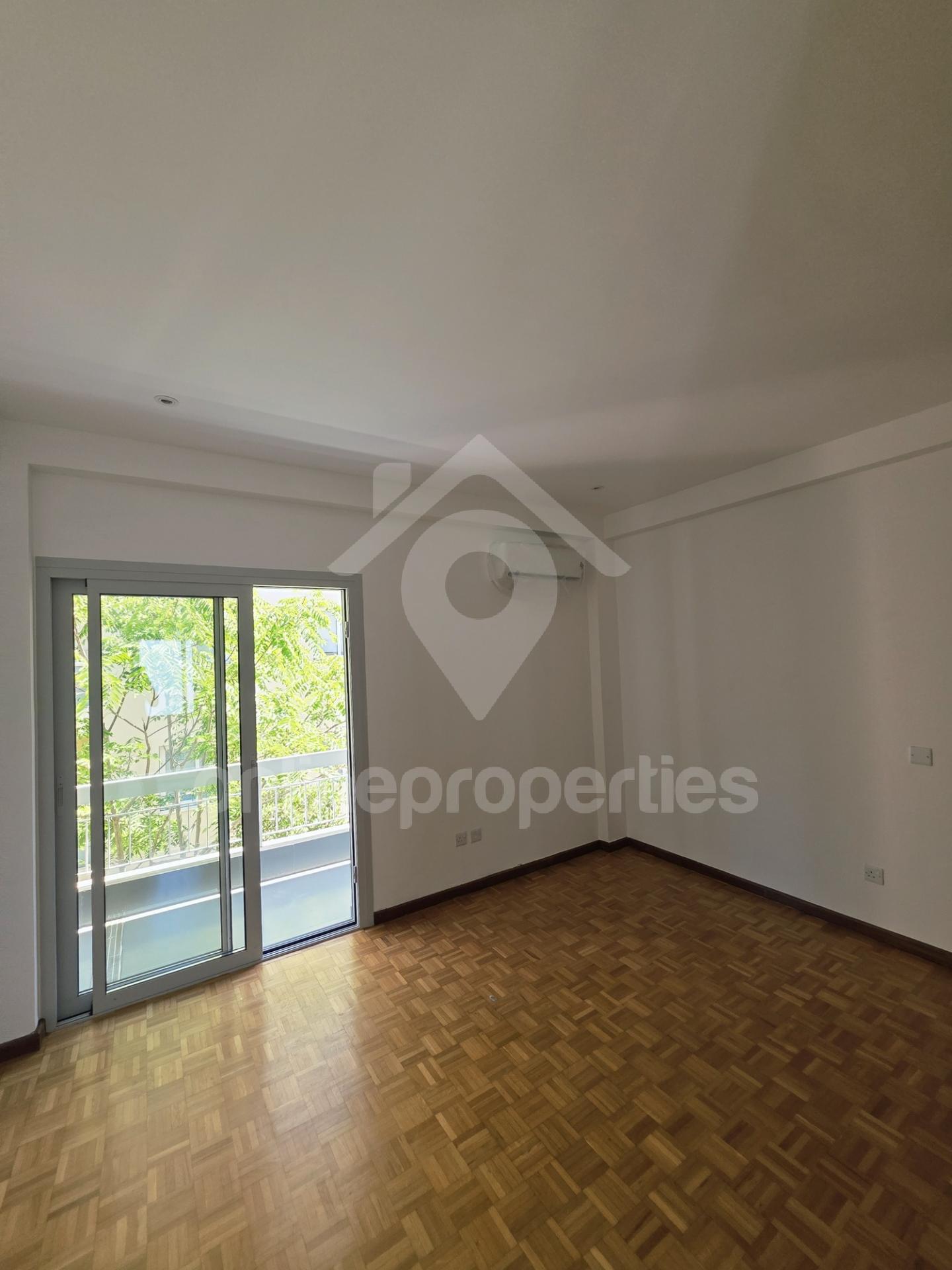 To change image, hover mouse over thumbnails below