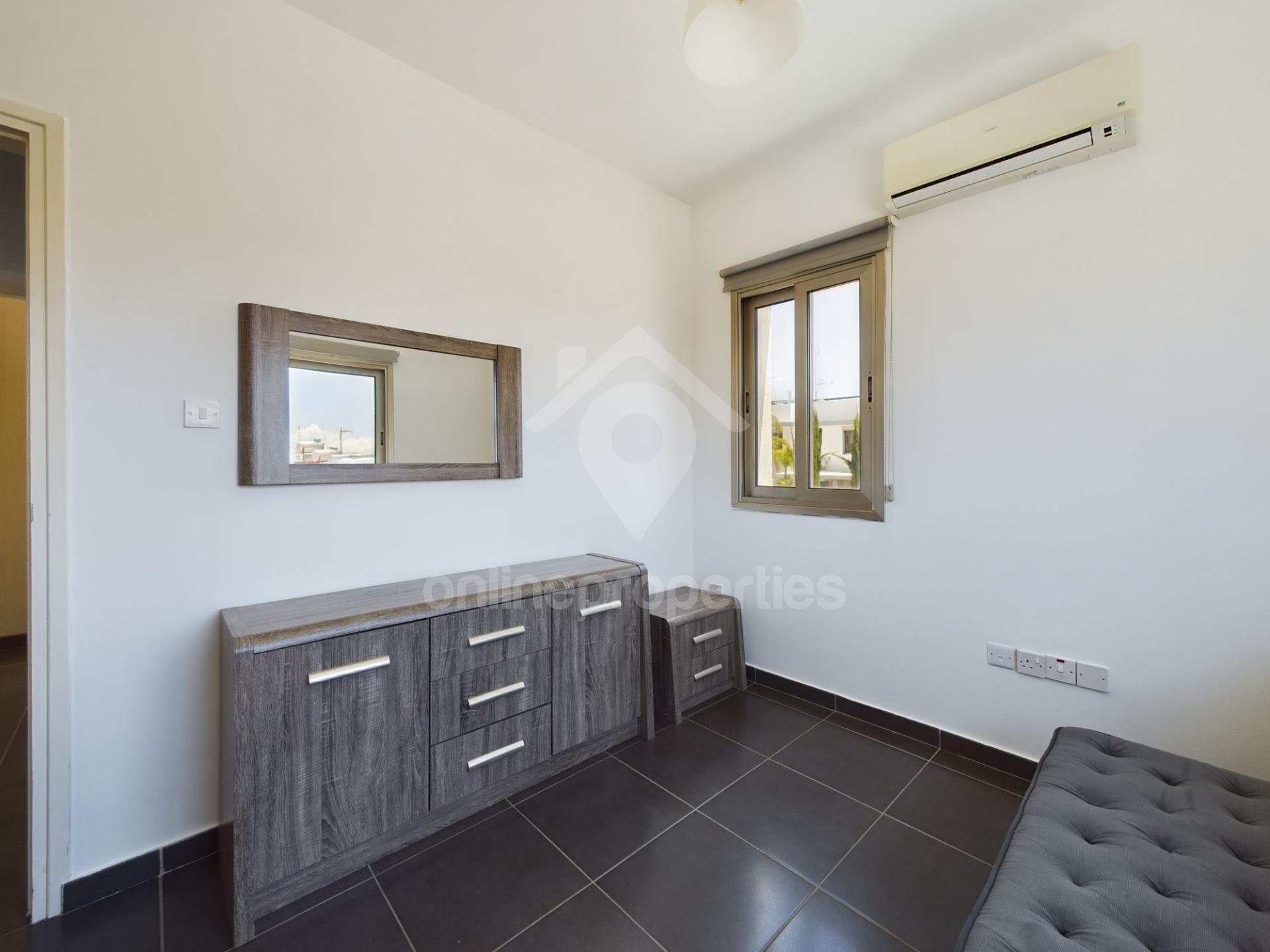 To change image, hover mouse over thumbnails below