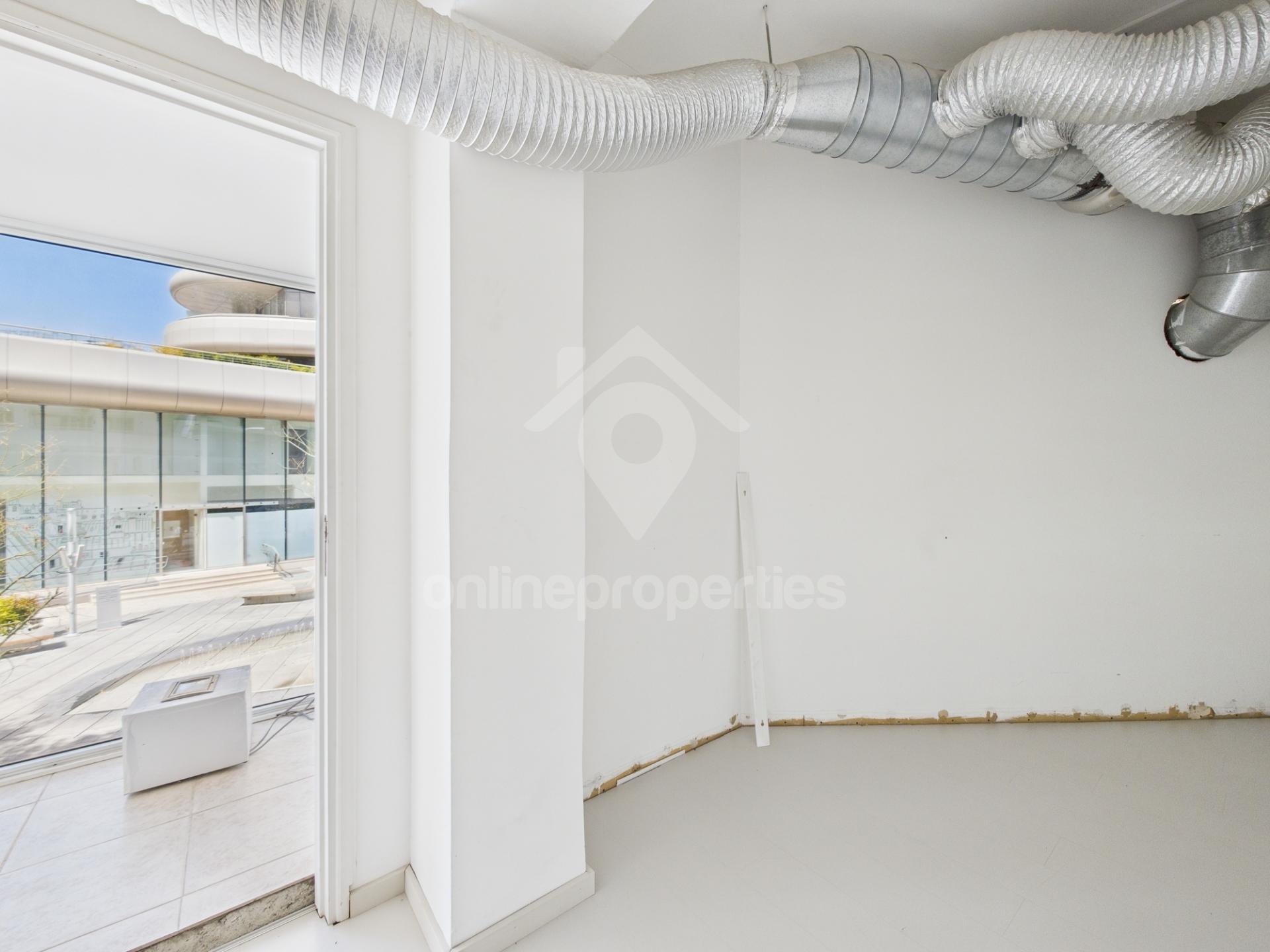 To change image, hover mouse over thumbnails below