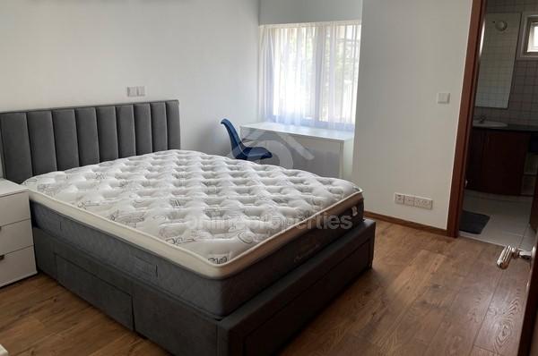 To change image, hover mouse over thumbnails below