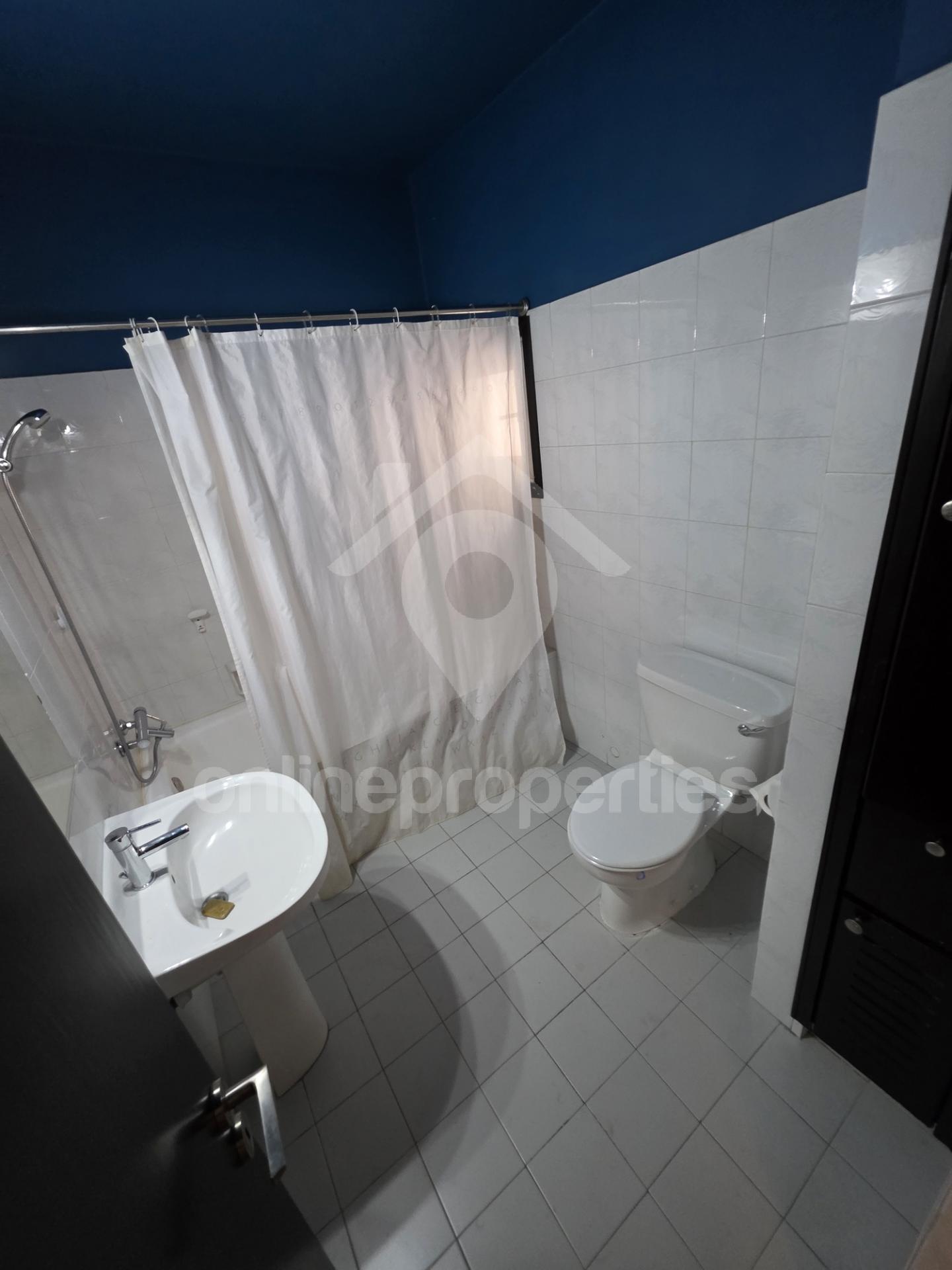 To change image, hover mouse over thumbnails below