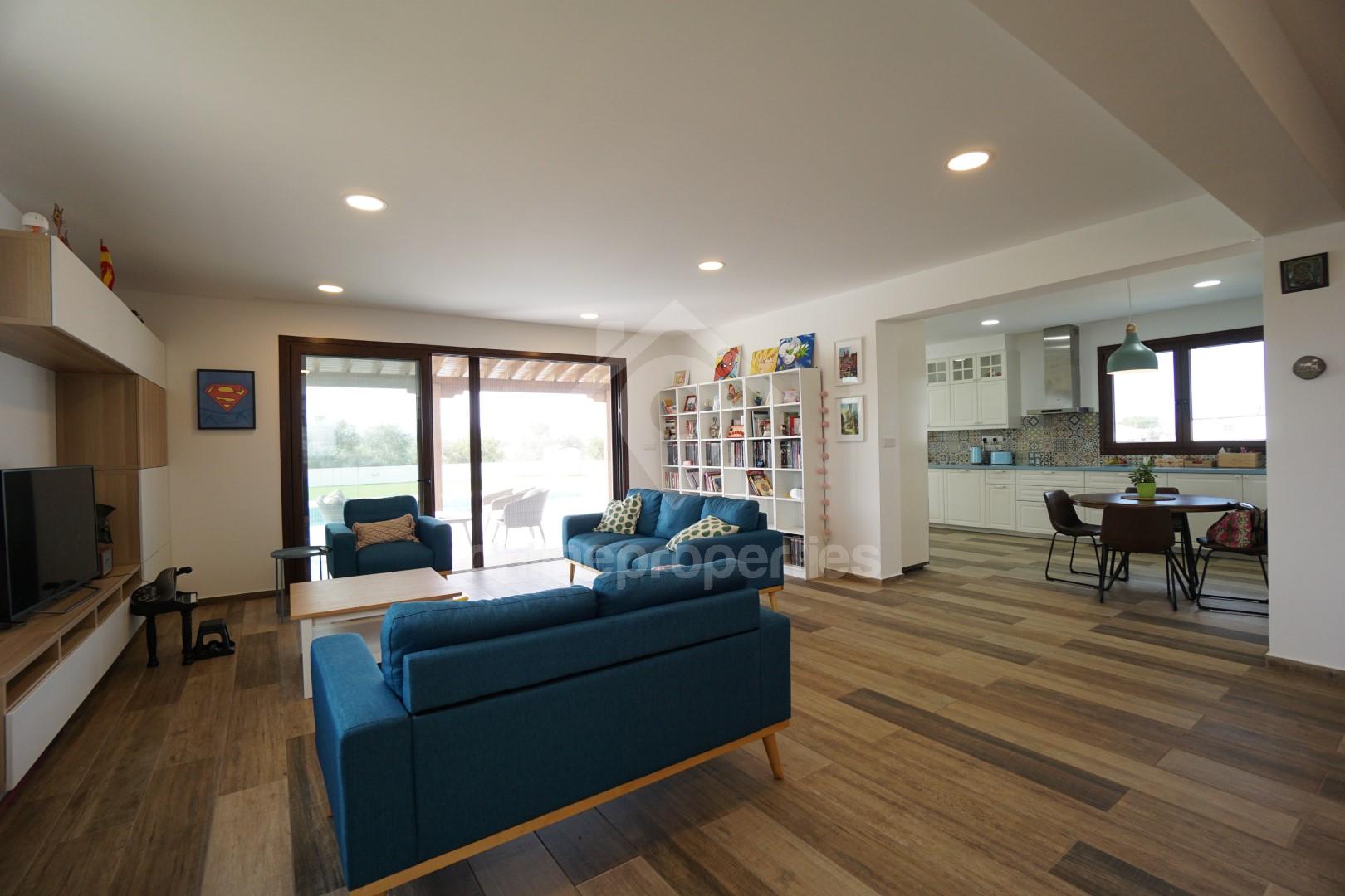 To change image, hover mouse over thumbnails below