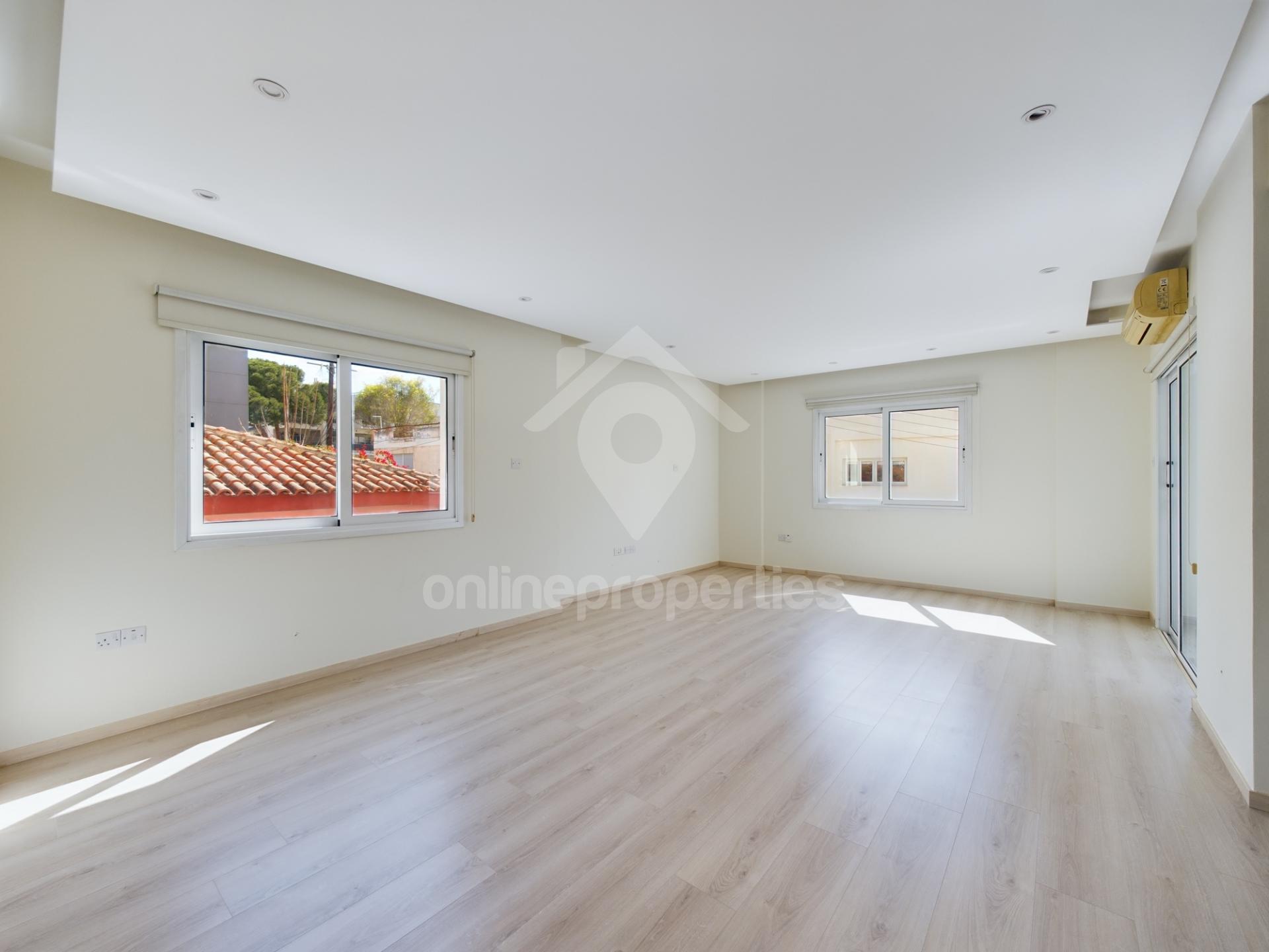 To change image, hover mouse over thumbnails below