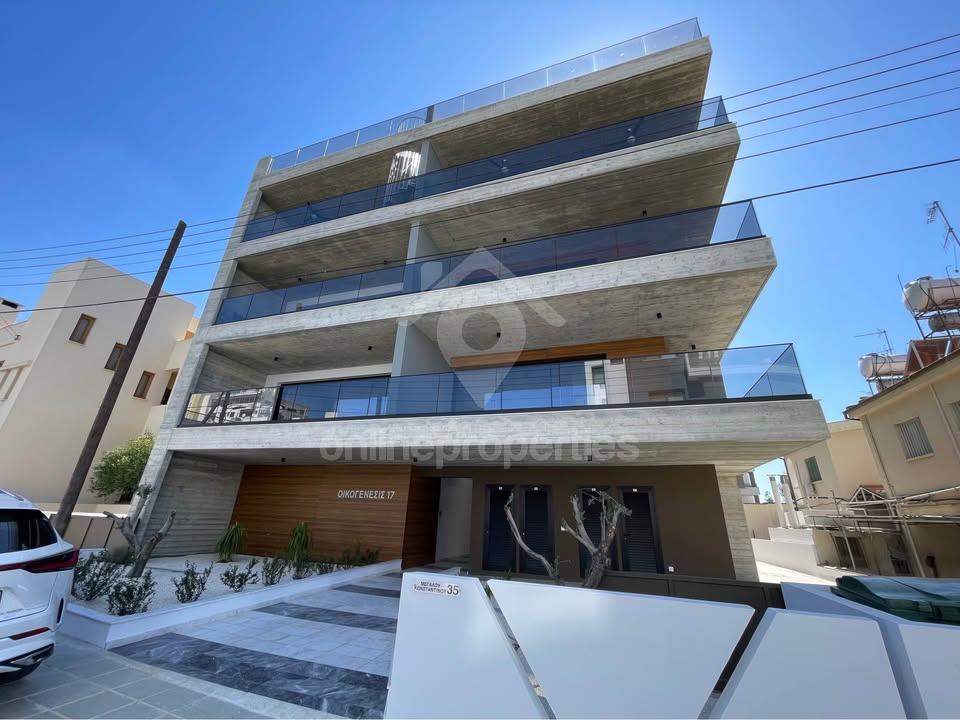 To change image, hover mouse over thumbnails below