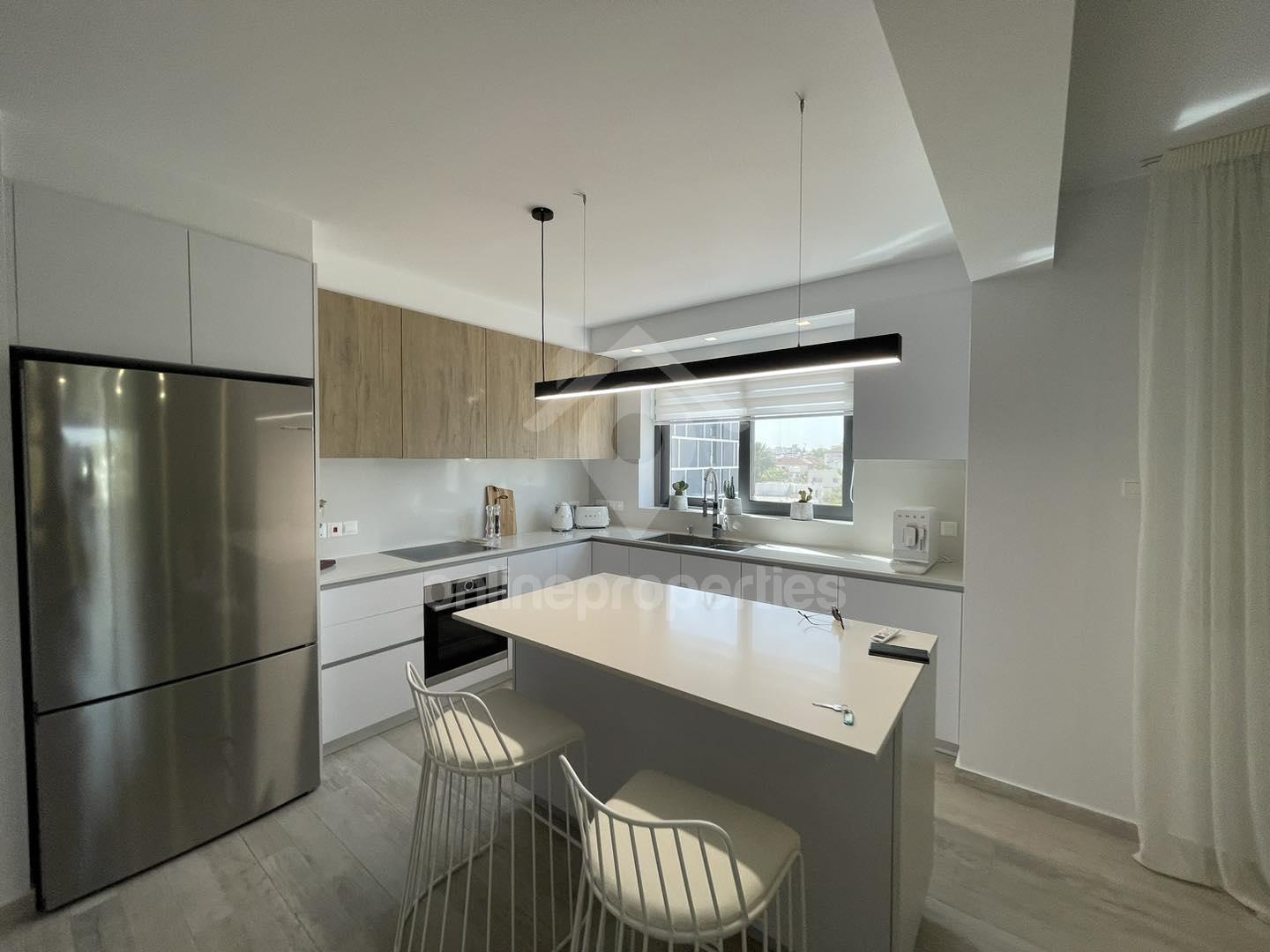 To change image, hover mouse over thumbnails below