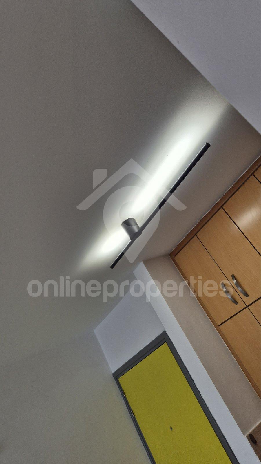 To change image, hover mouse over thumbnails below