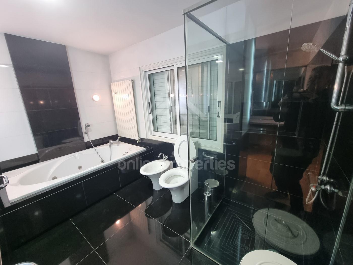 To change image, hover mouse over thumbnails below