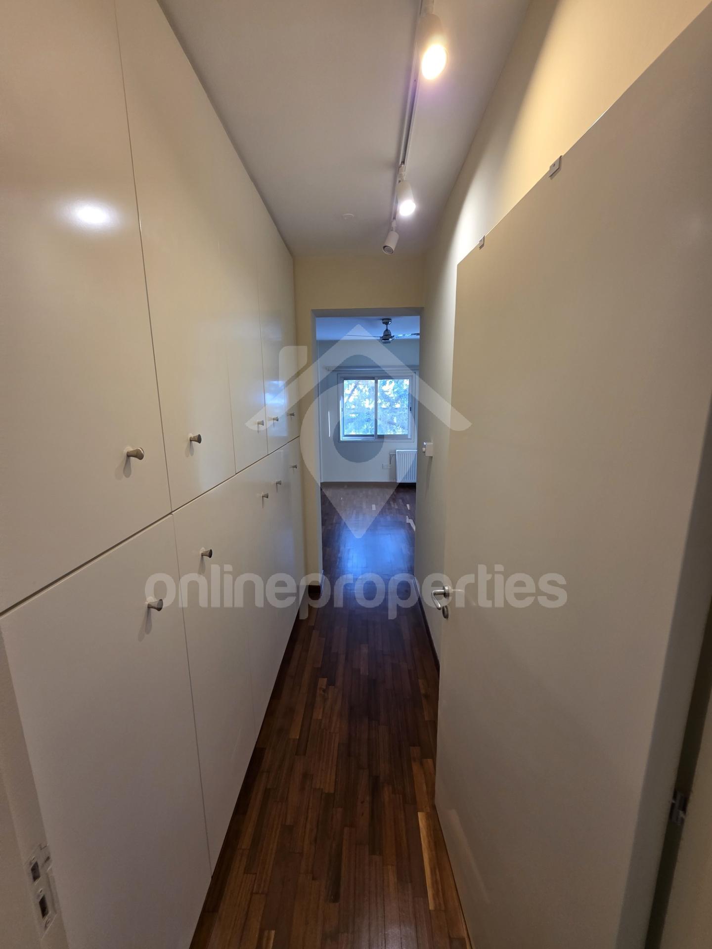 To change image, hover mouse over thumbnails below