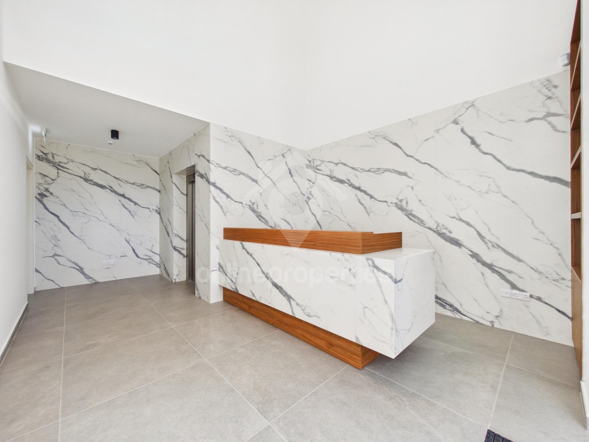 To change image, hover mouse over thumbnails below