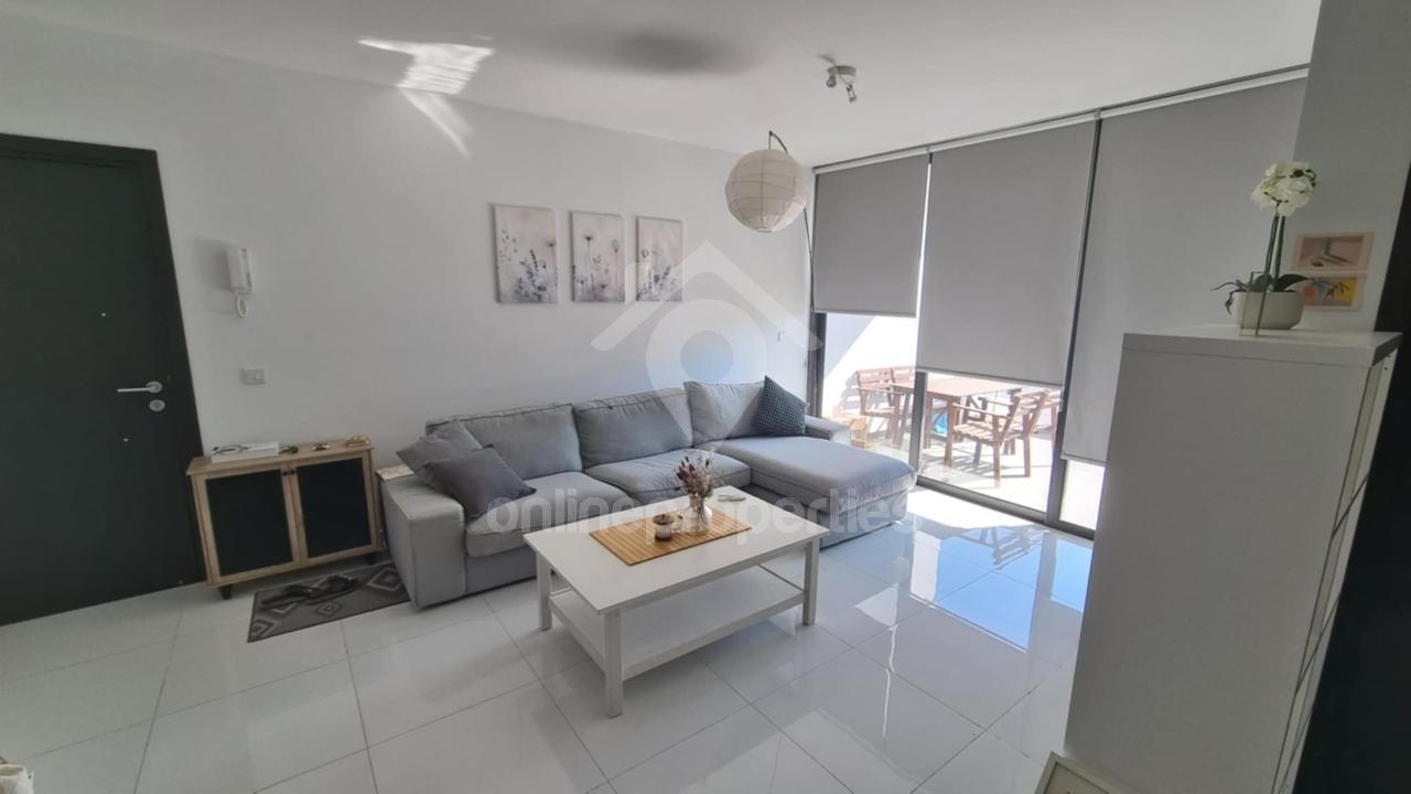 To change image, hover mouse over thumbnails below