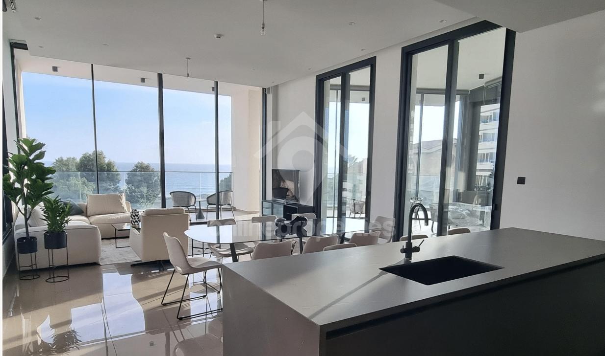 To change image, hover mouse over thumbnails below