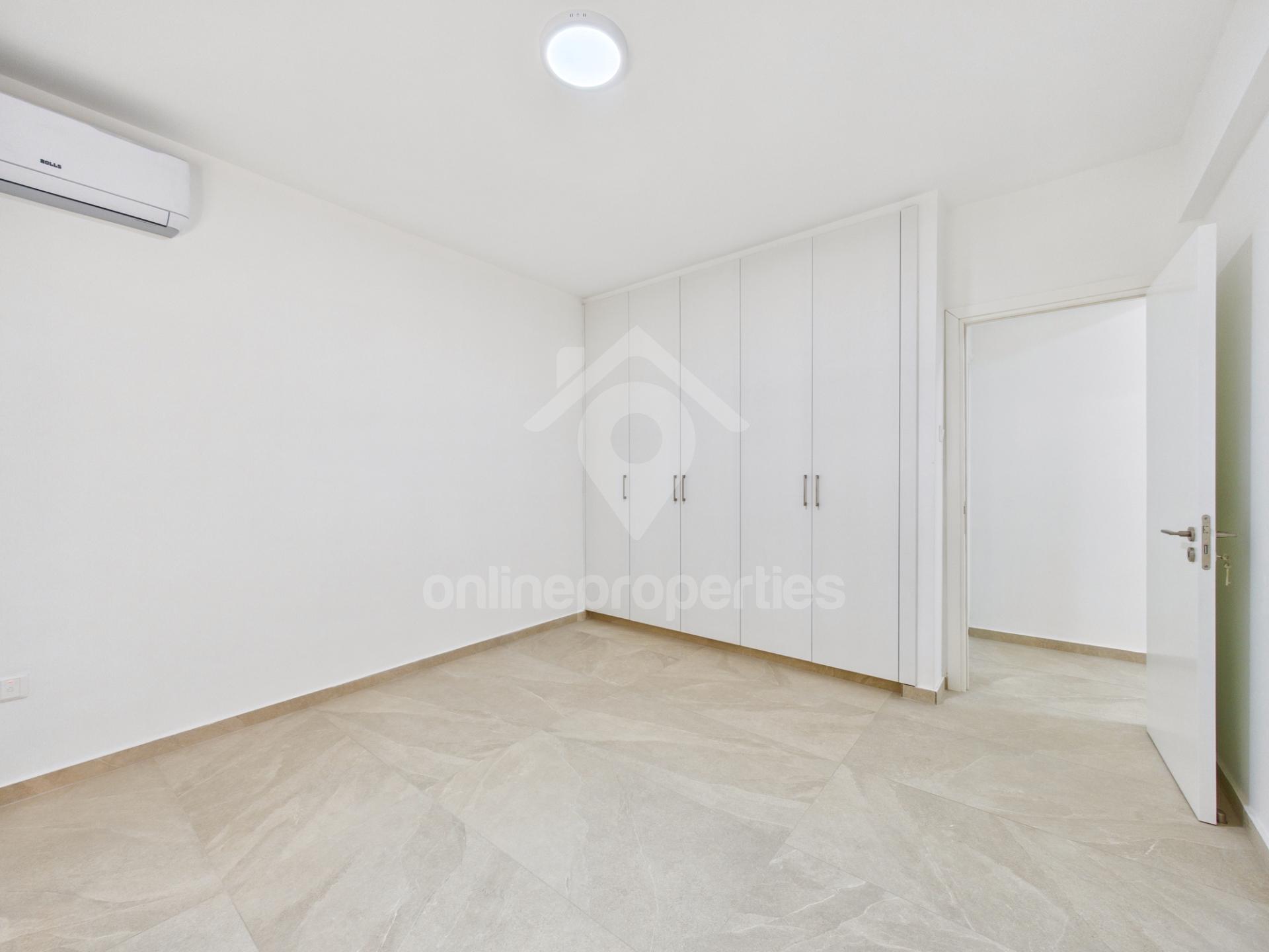 To change image, hover mouse over thumbnails below