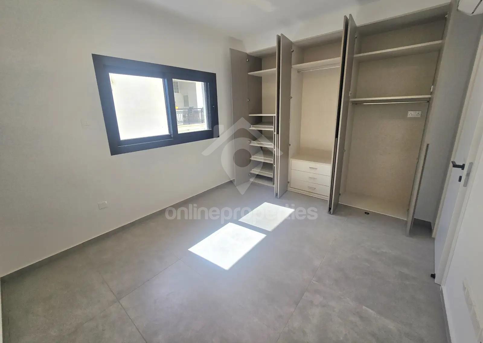 To change image, hover mouse over thumbnails below