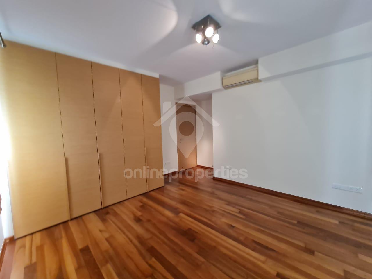 To change image, hover mouse over thumbnails below