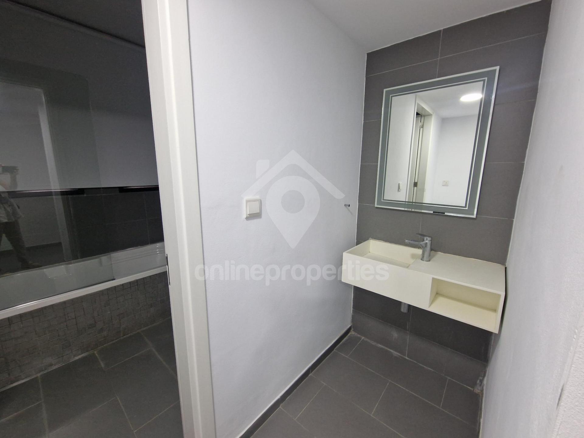 To change image, hover mouse over thumbnails below