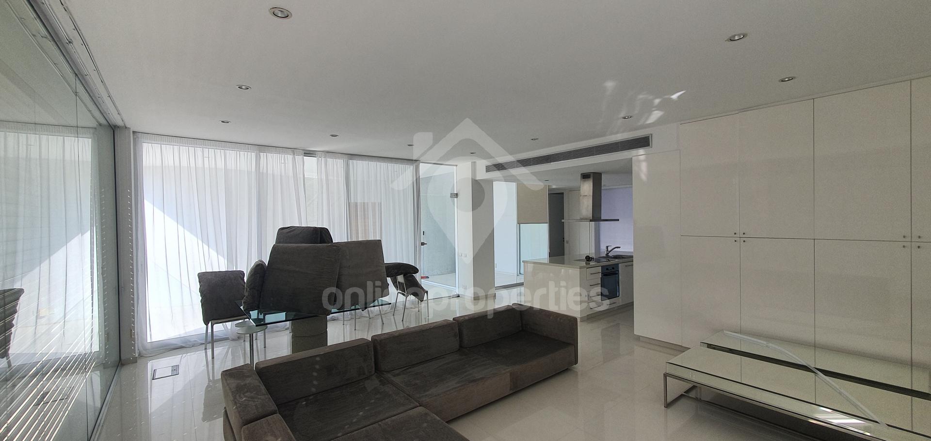 To change image, hover mouse over thumbnails below