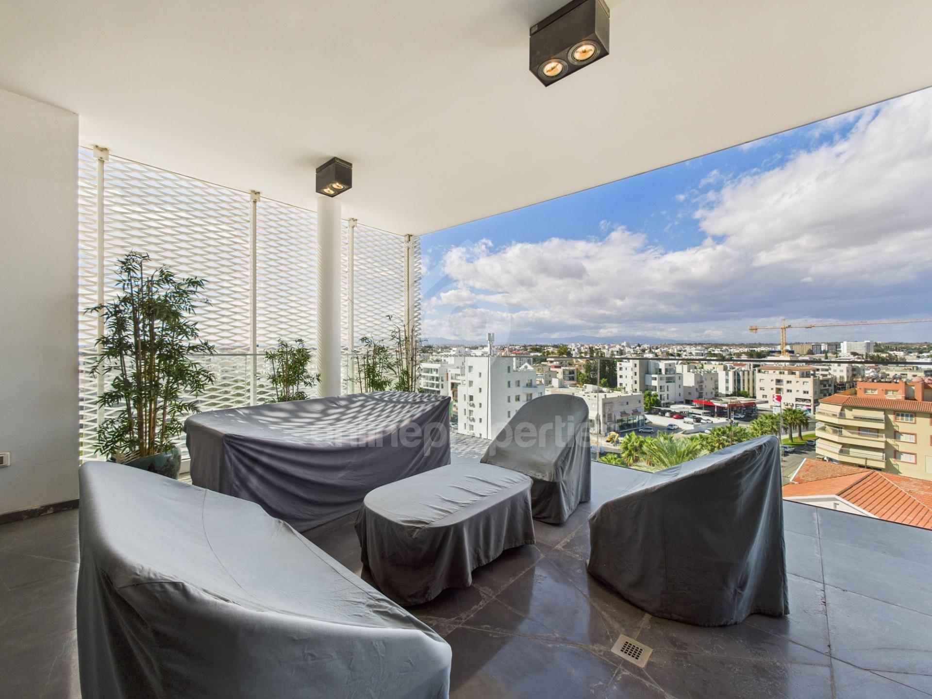 To change image, hover mouse over thumbnails below