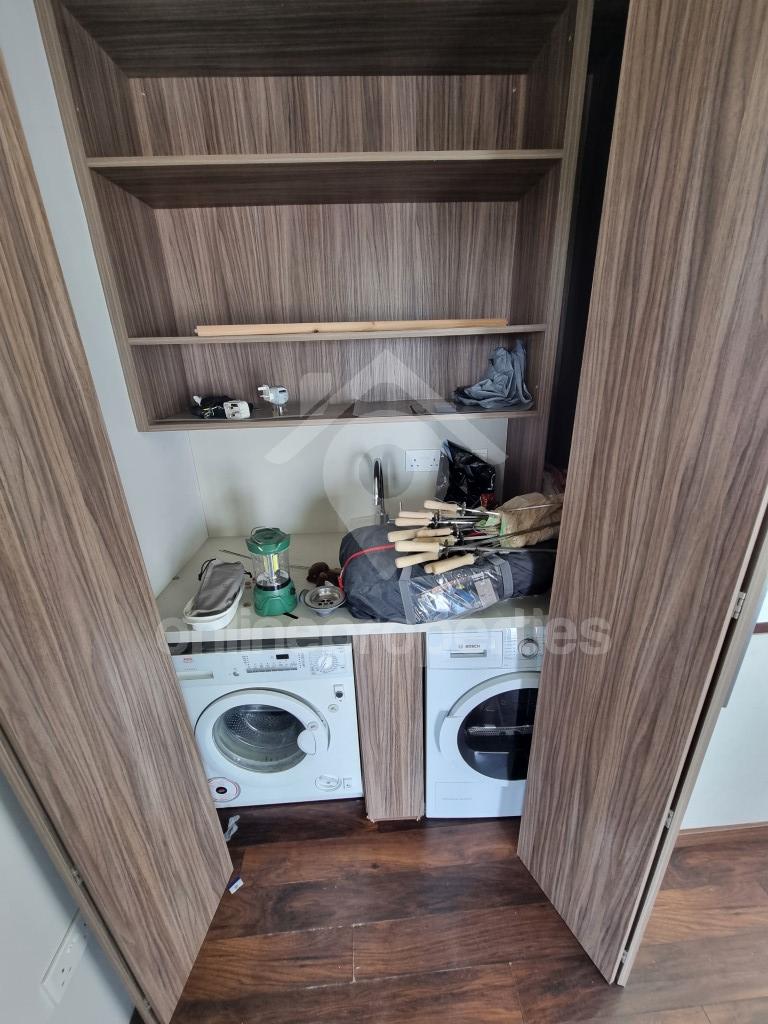 To change image, hover mouse over thumbnails below