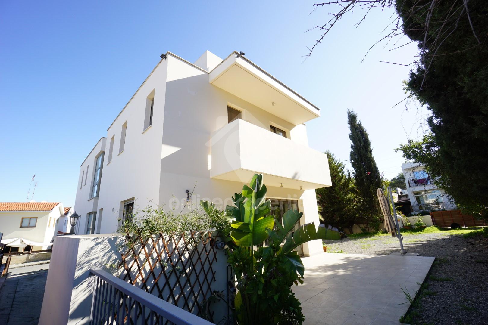 To change image, hover mouse over thumbnails below