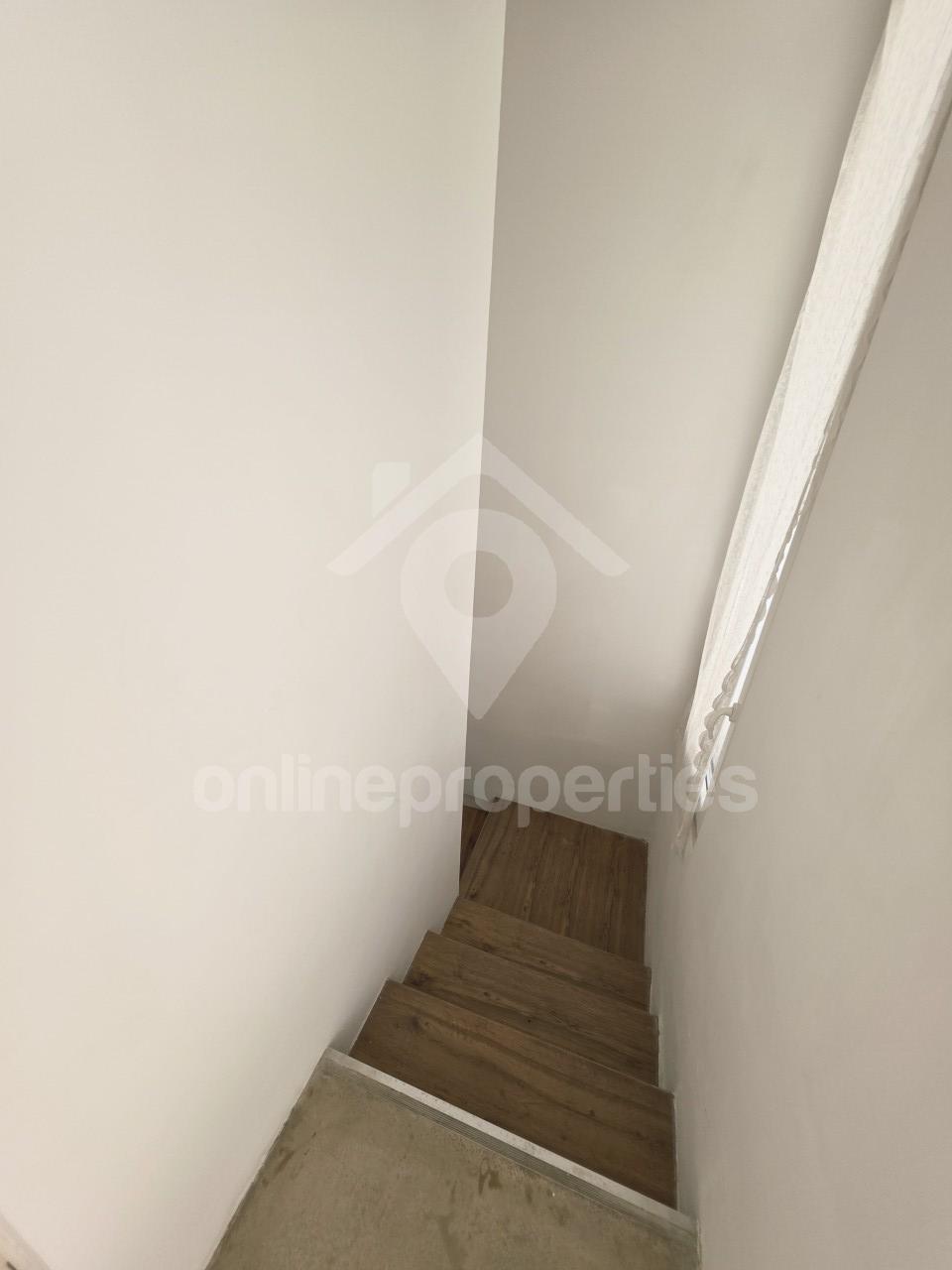 To change image, hover mouse over thumbnails below