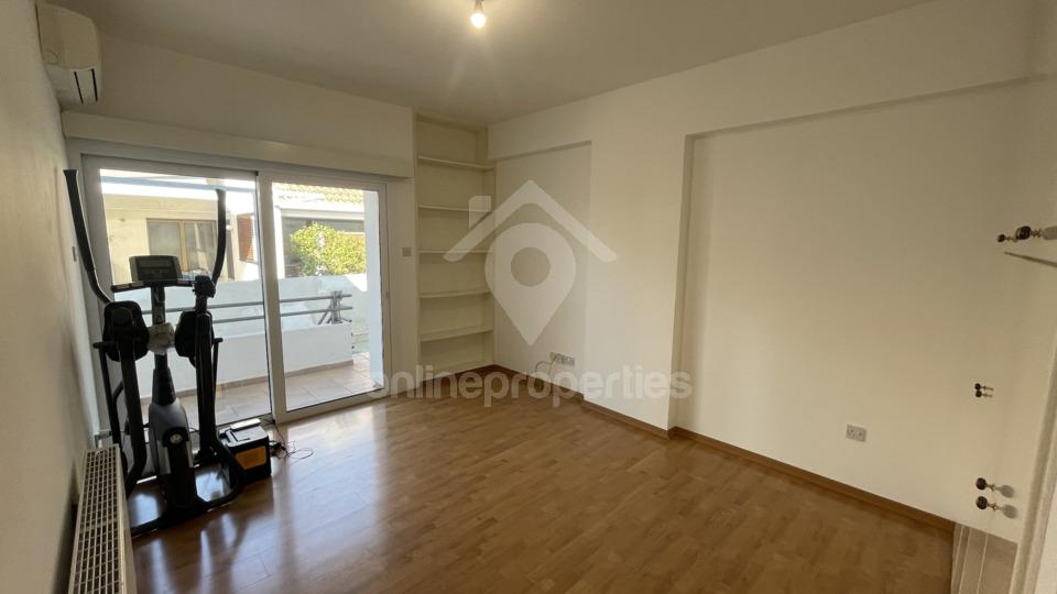 To change image, hover mouse over thumbnails below