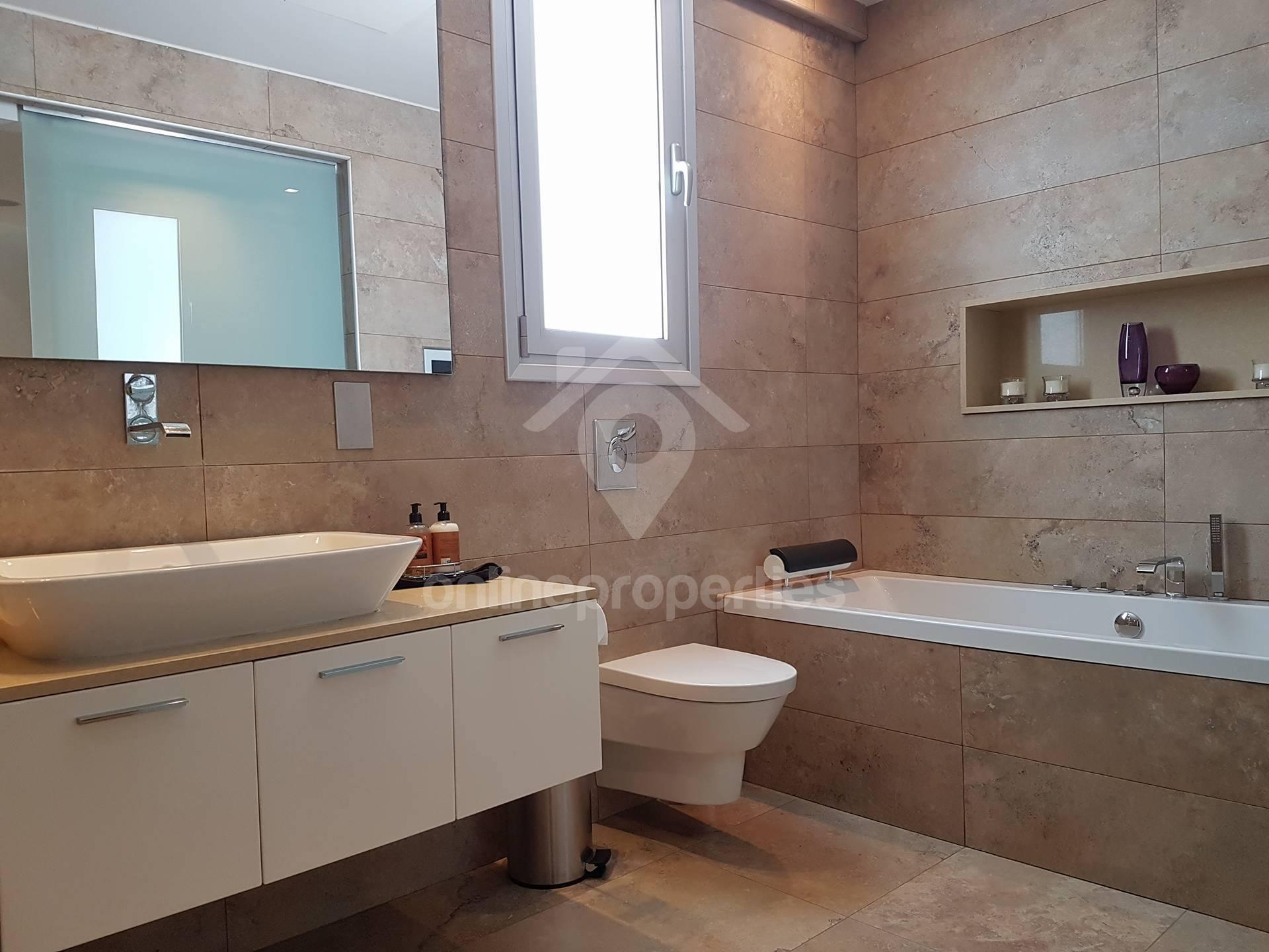 To change image, hover mouse over thumbnails below