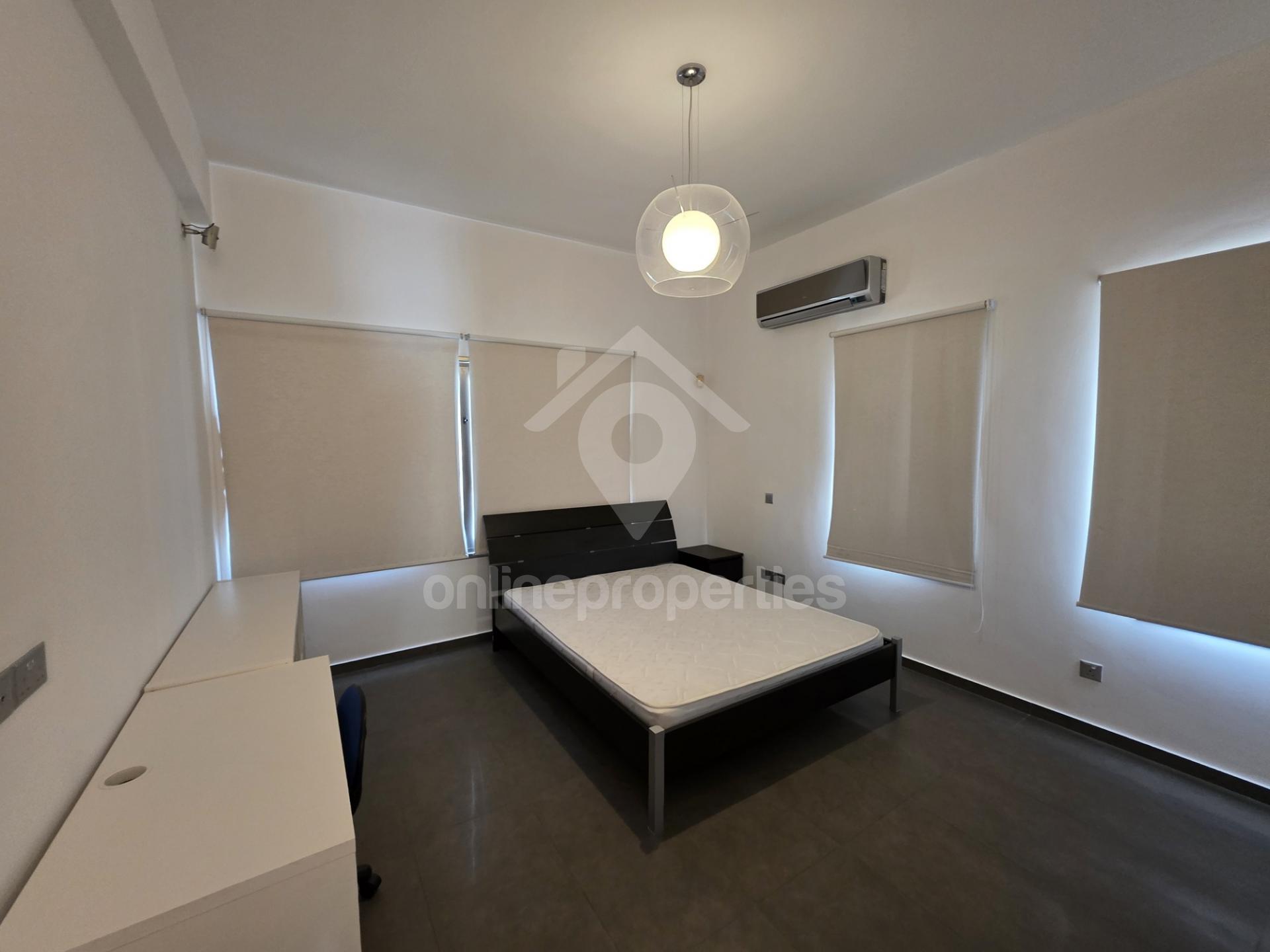 To change image, hover mouse over thumbnails below