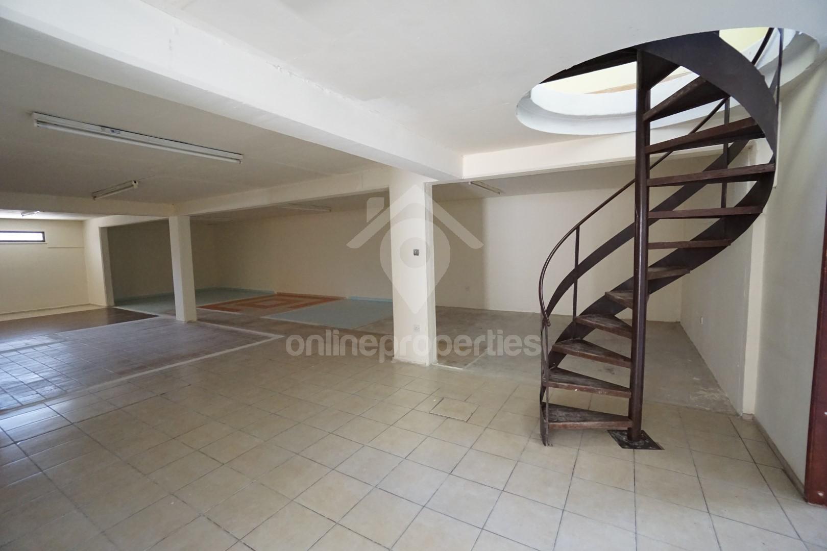 To change image, hover mouse over thumbnails below