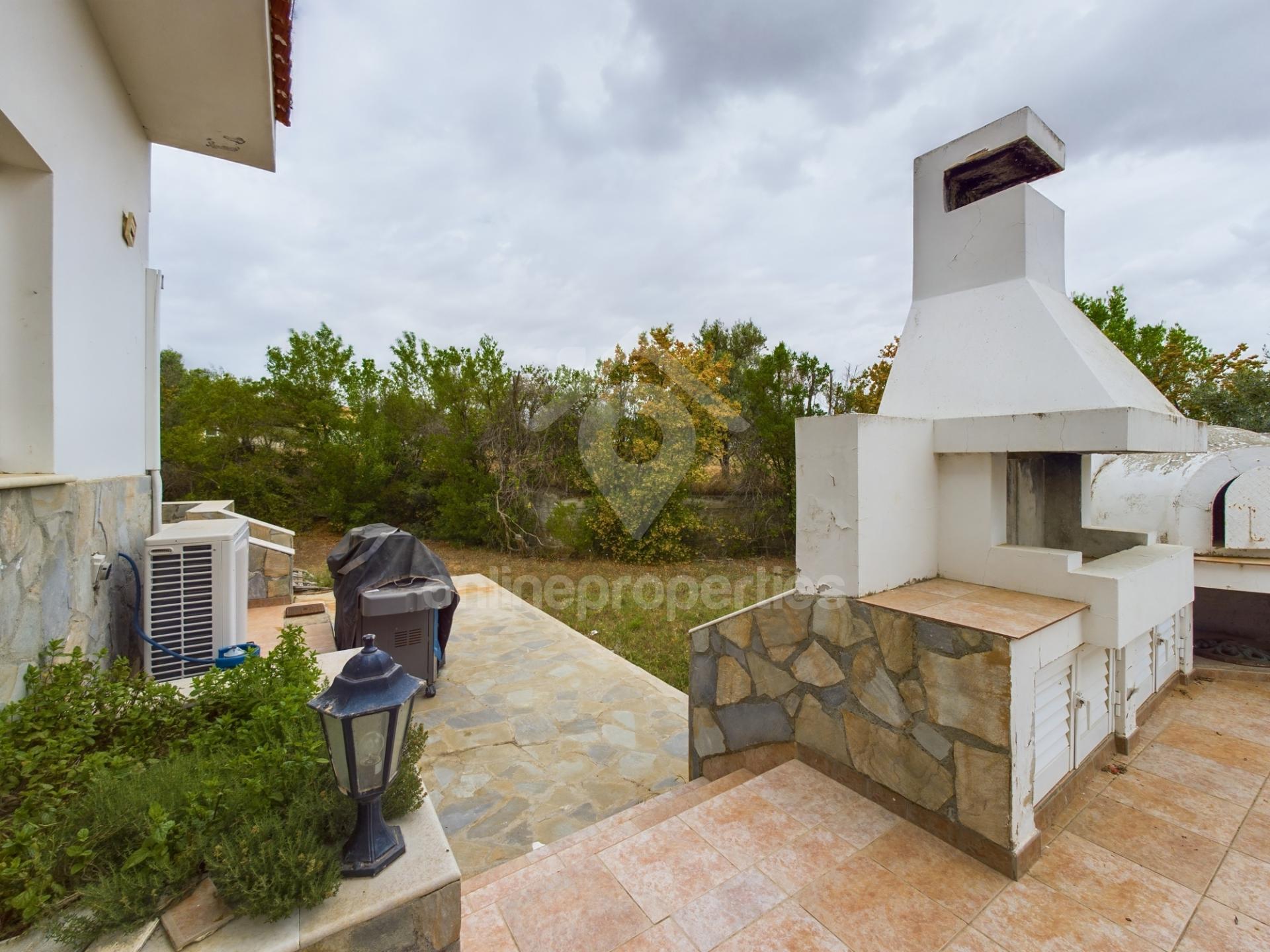 To change image, hover mouse over thumbnails below