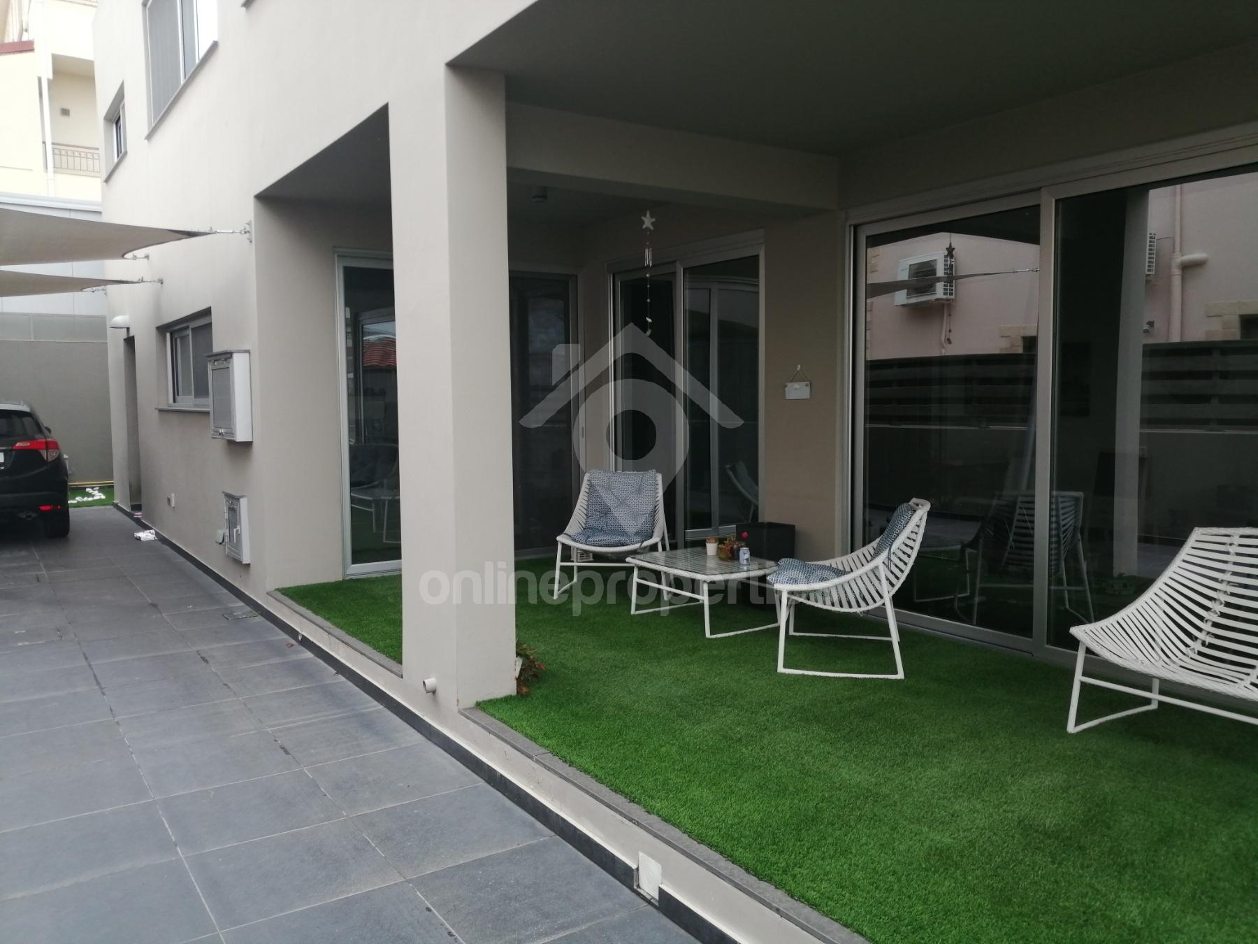 To change image, hover mouse over thumbnails below