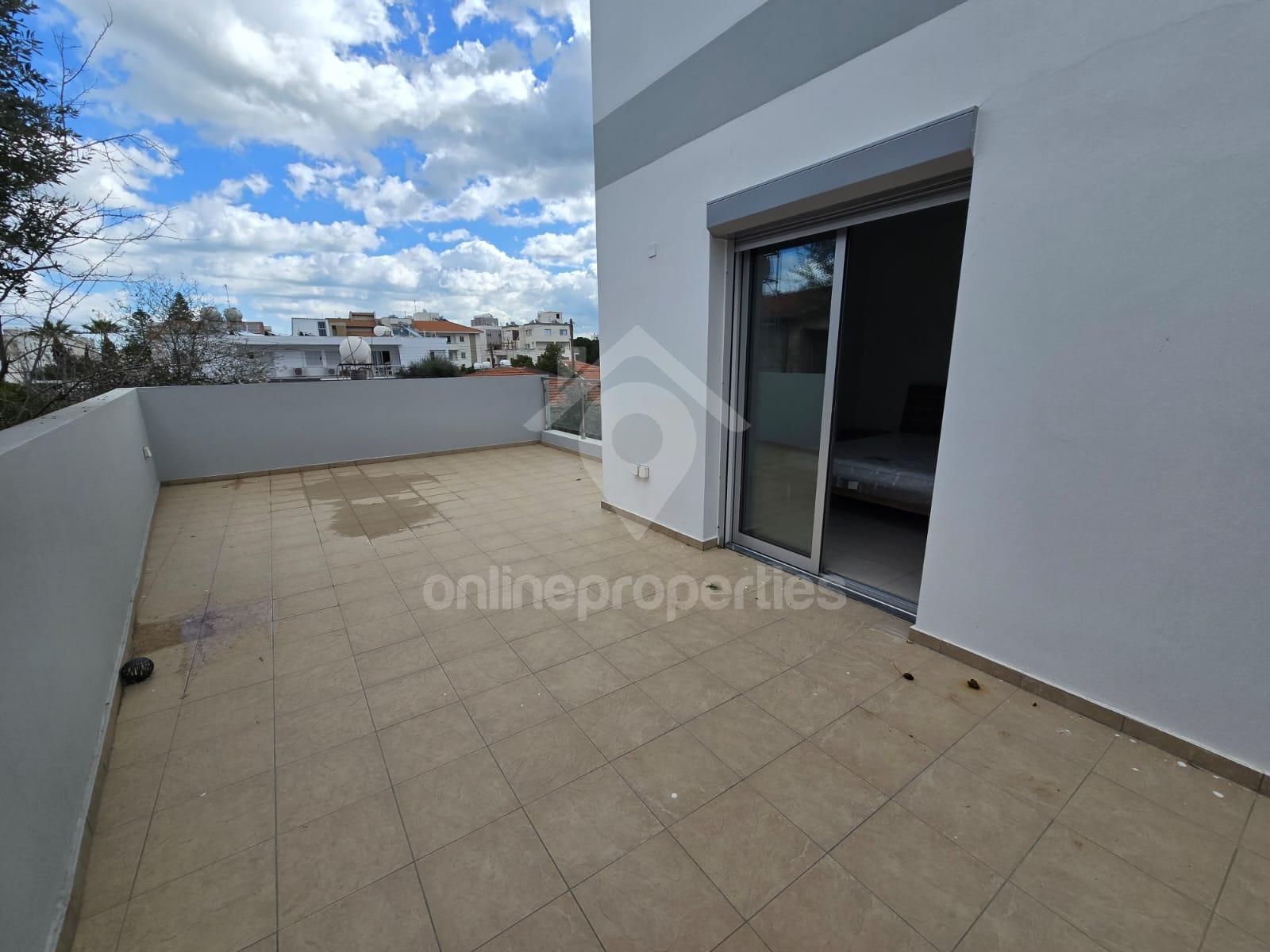 To change image, hover mouse over thumbnails below