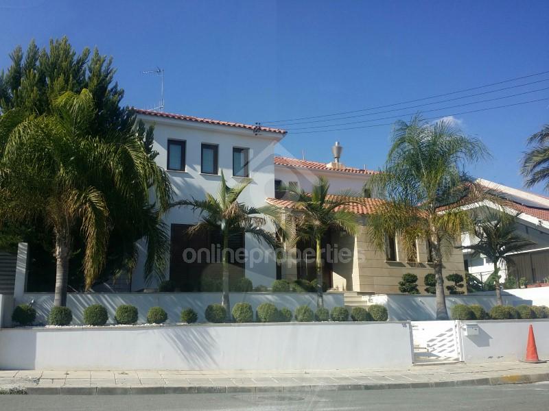 To change image, hover mouse over thumbnails below