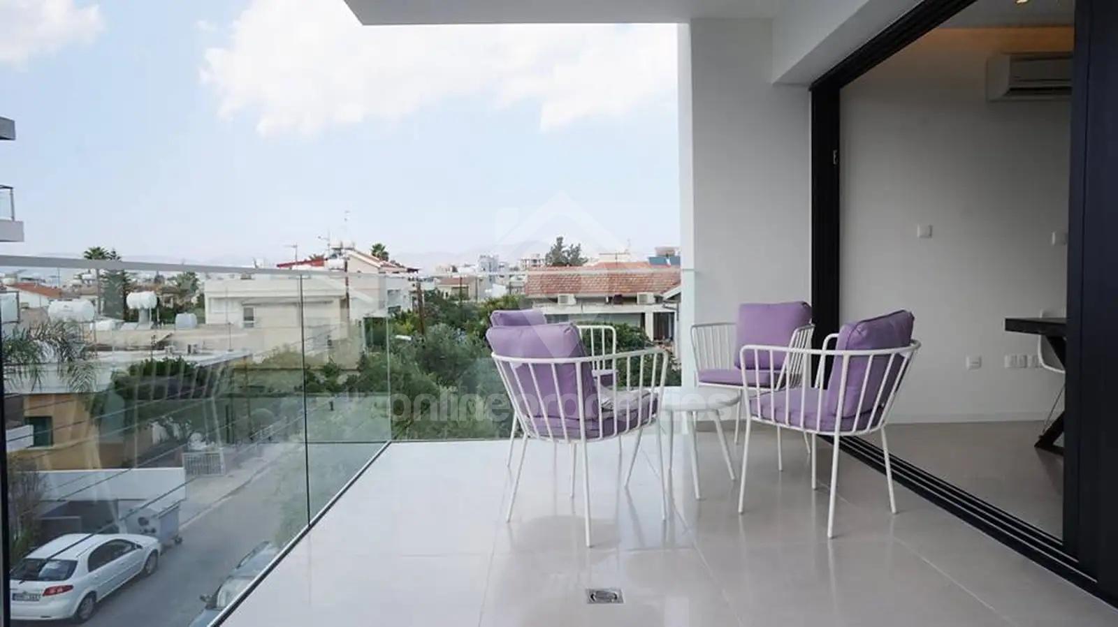 To change image, hover mouse over thumbnails below