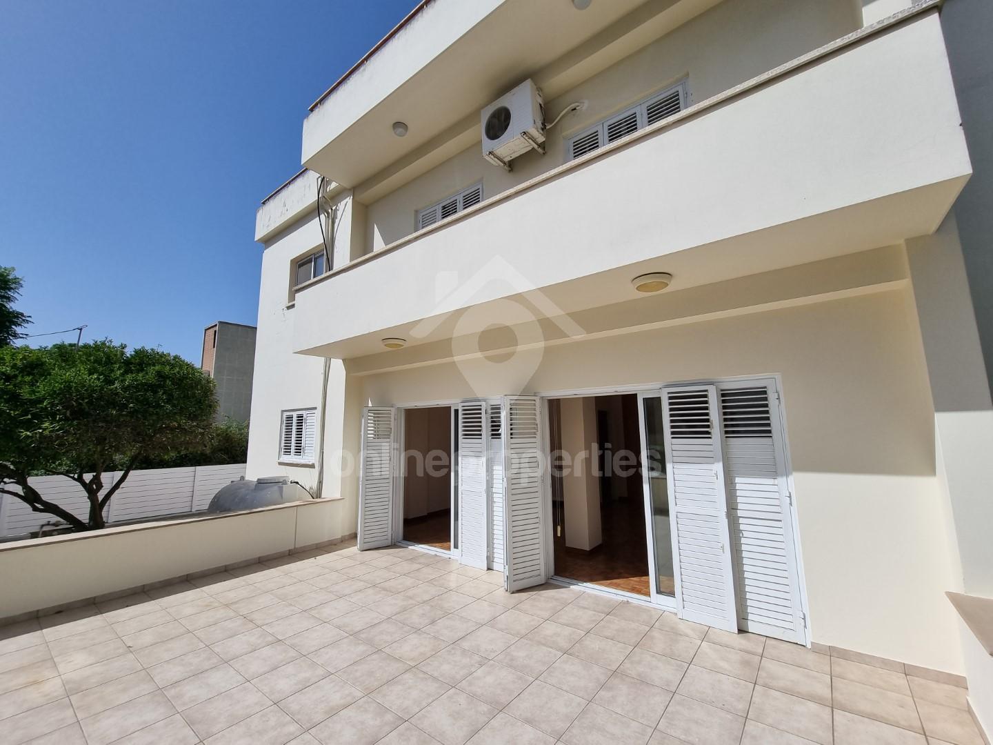 To change image, hover mouse over thumbnails below