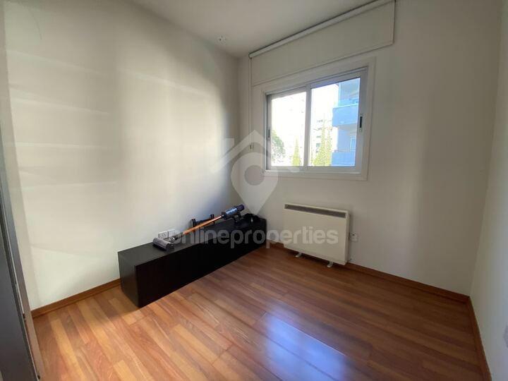 To change image, hover mouse over thumbnails below