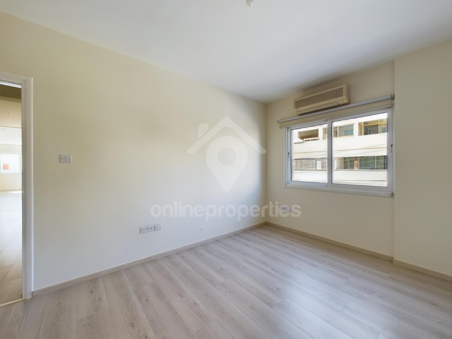 To change image, hover mouse over thumbnails below