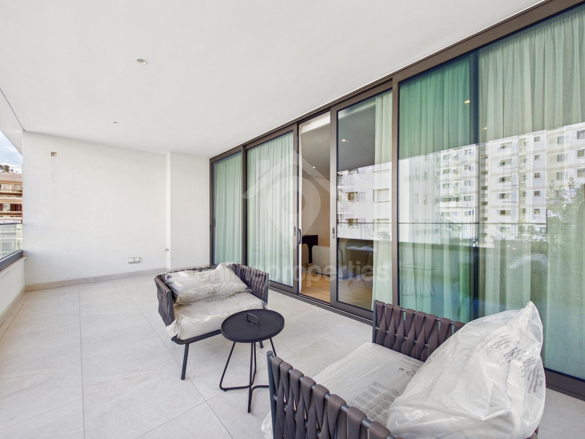 To change image, hover mouse over thumbnails below