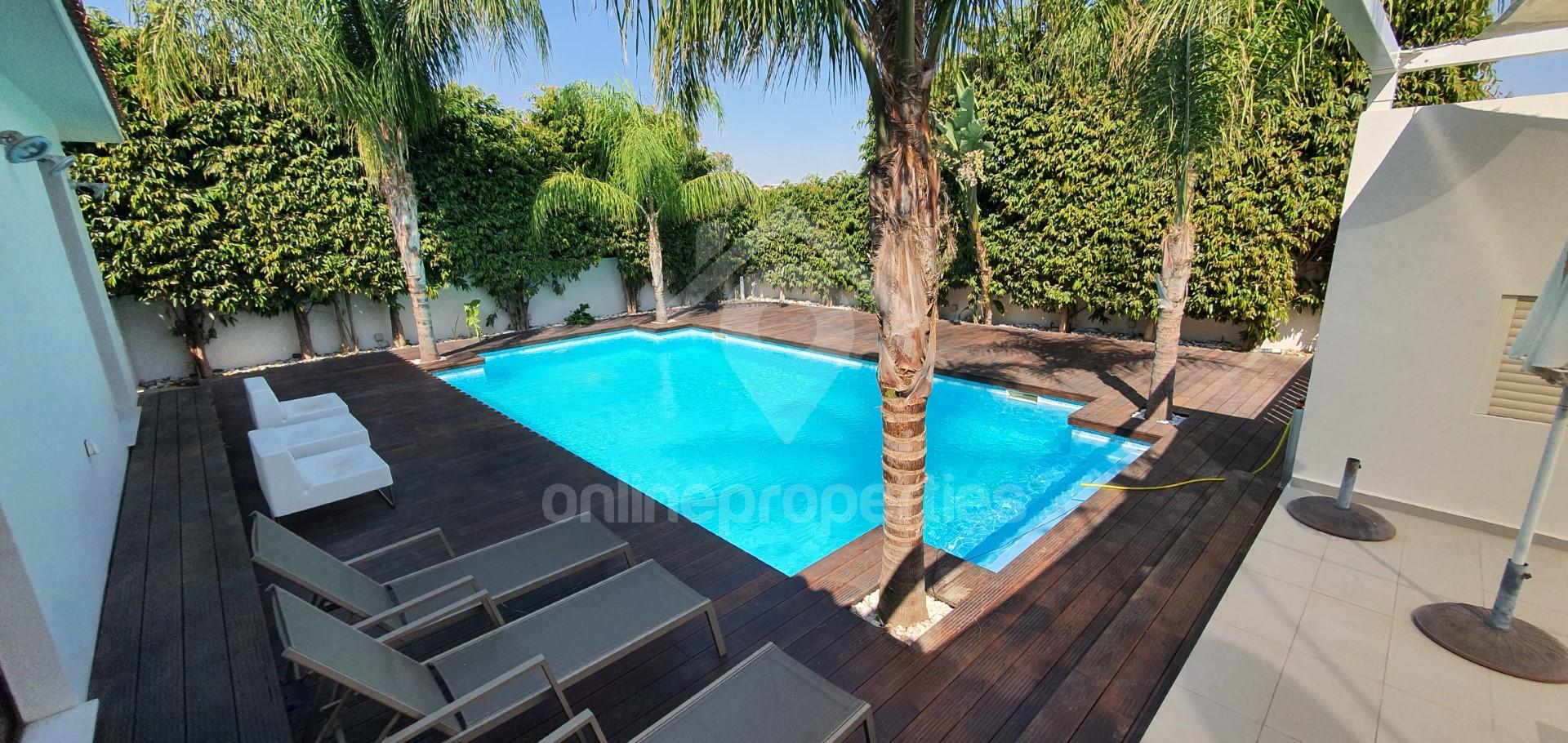 To change image, hover mouse over thumbnails below