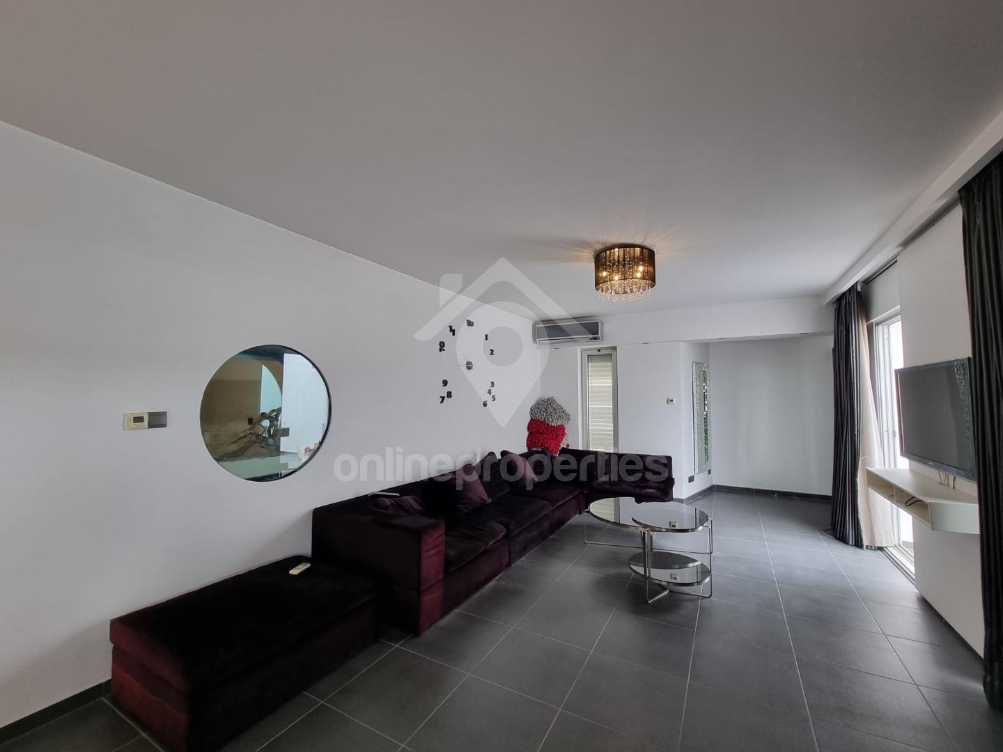 To change image, hover mouse over thumbnails below