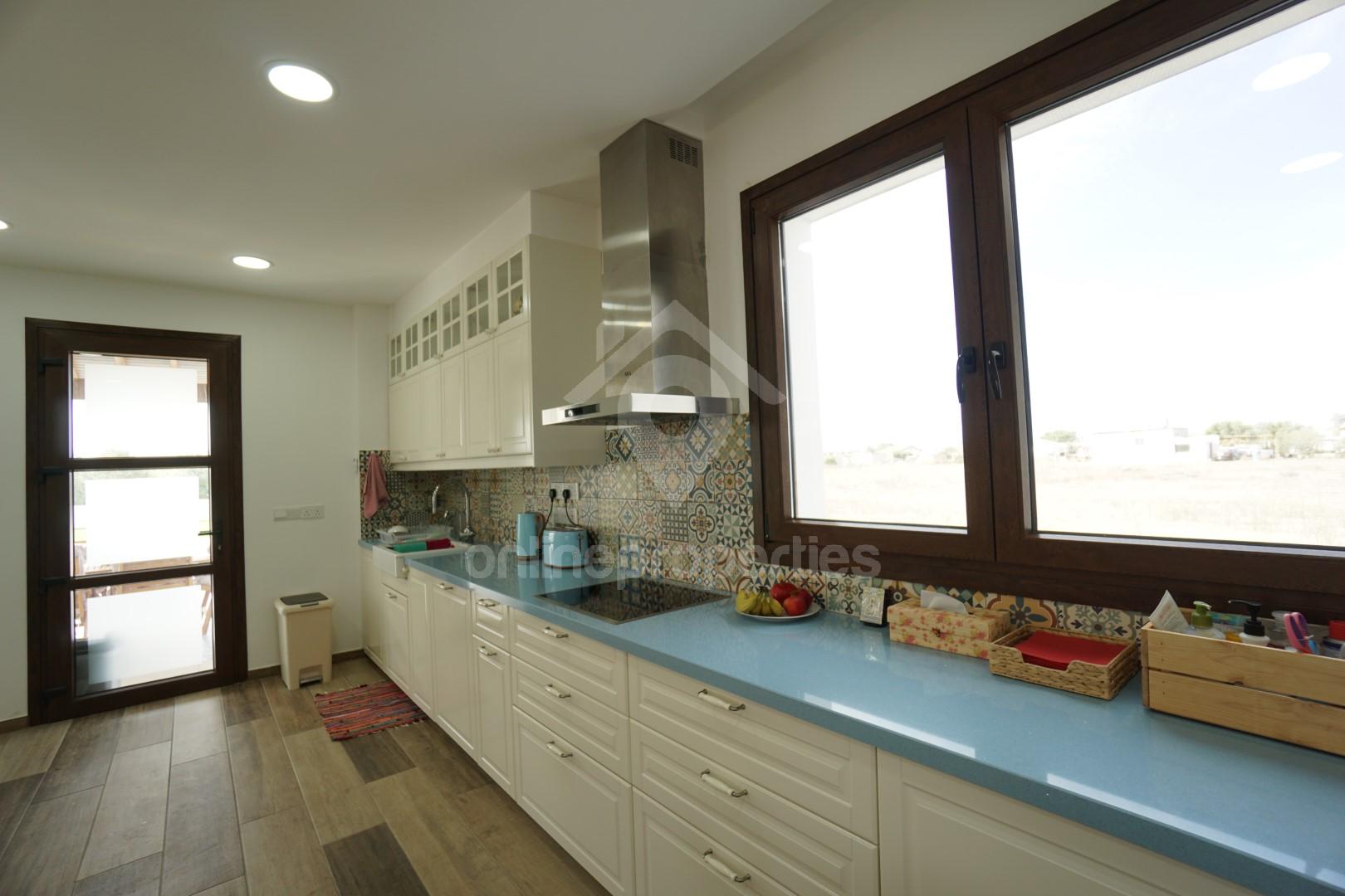 To change image, hover mouse over thumbnails below