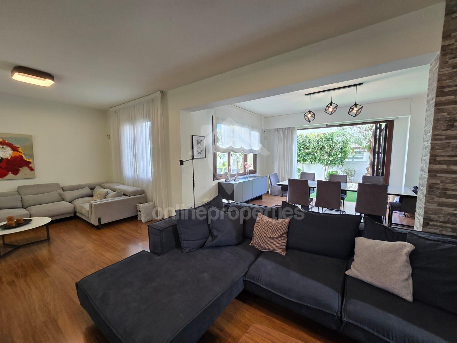 To change image, hover mouse over thumbnails below