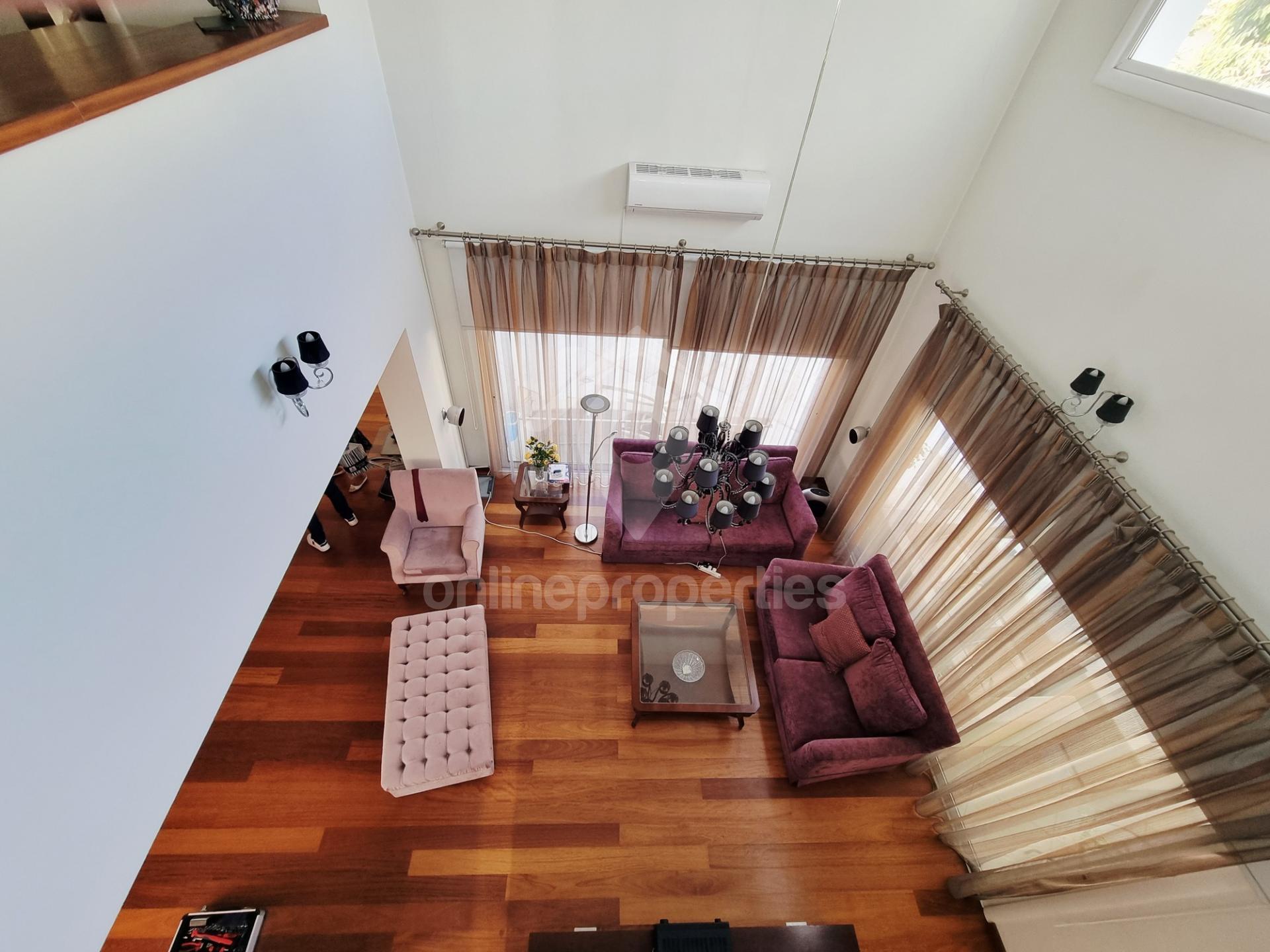 To change image, hover mouse over thumbnails below