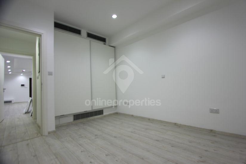 To change image, hover mouse over thumbnails below