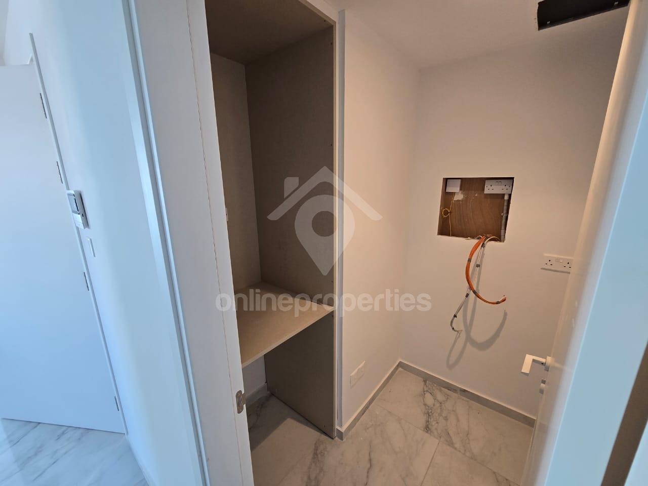 To change image, hover mouse over thumbnails below