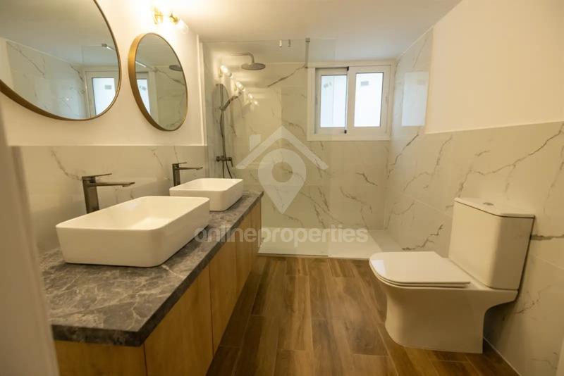 To change image, hover mouse over thumbnails below