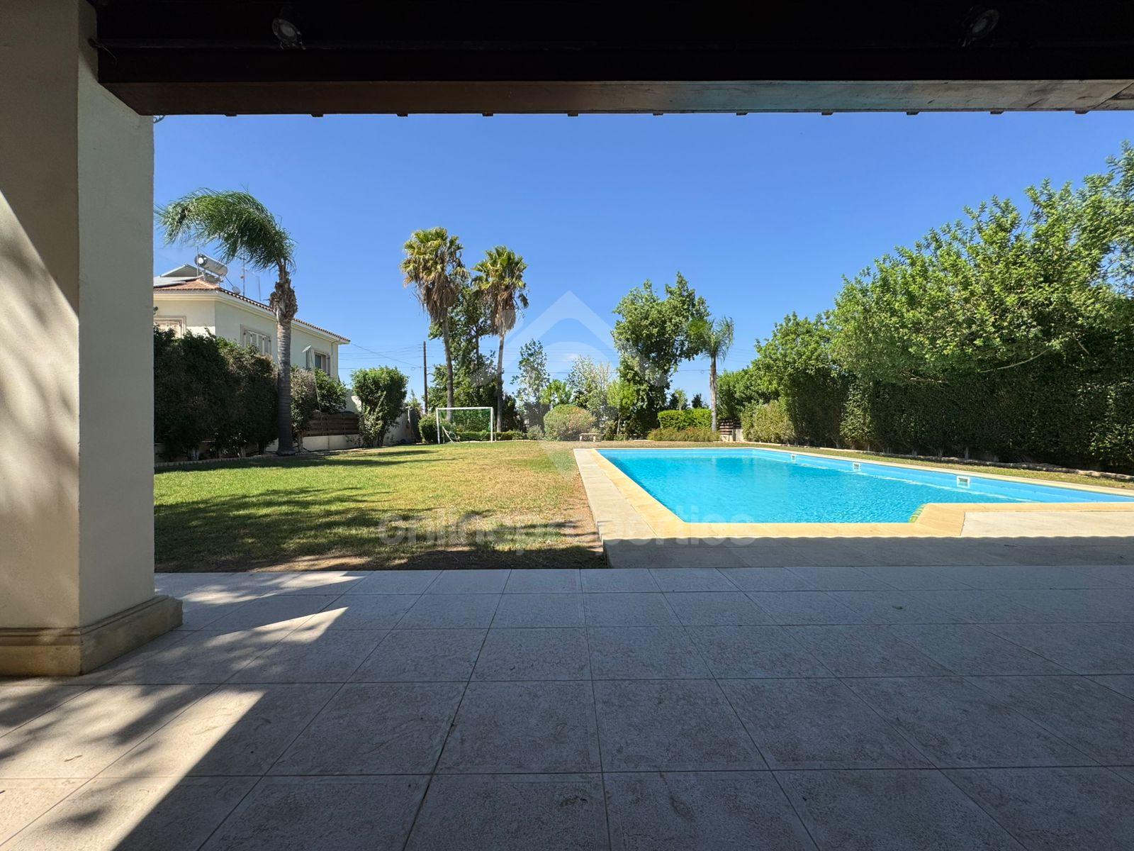 To change image, hover mouse over thumbnails below