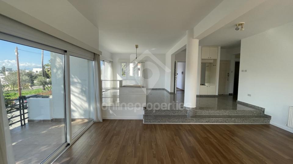 To change image, hover mouse over thumbnails below