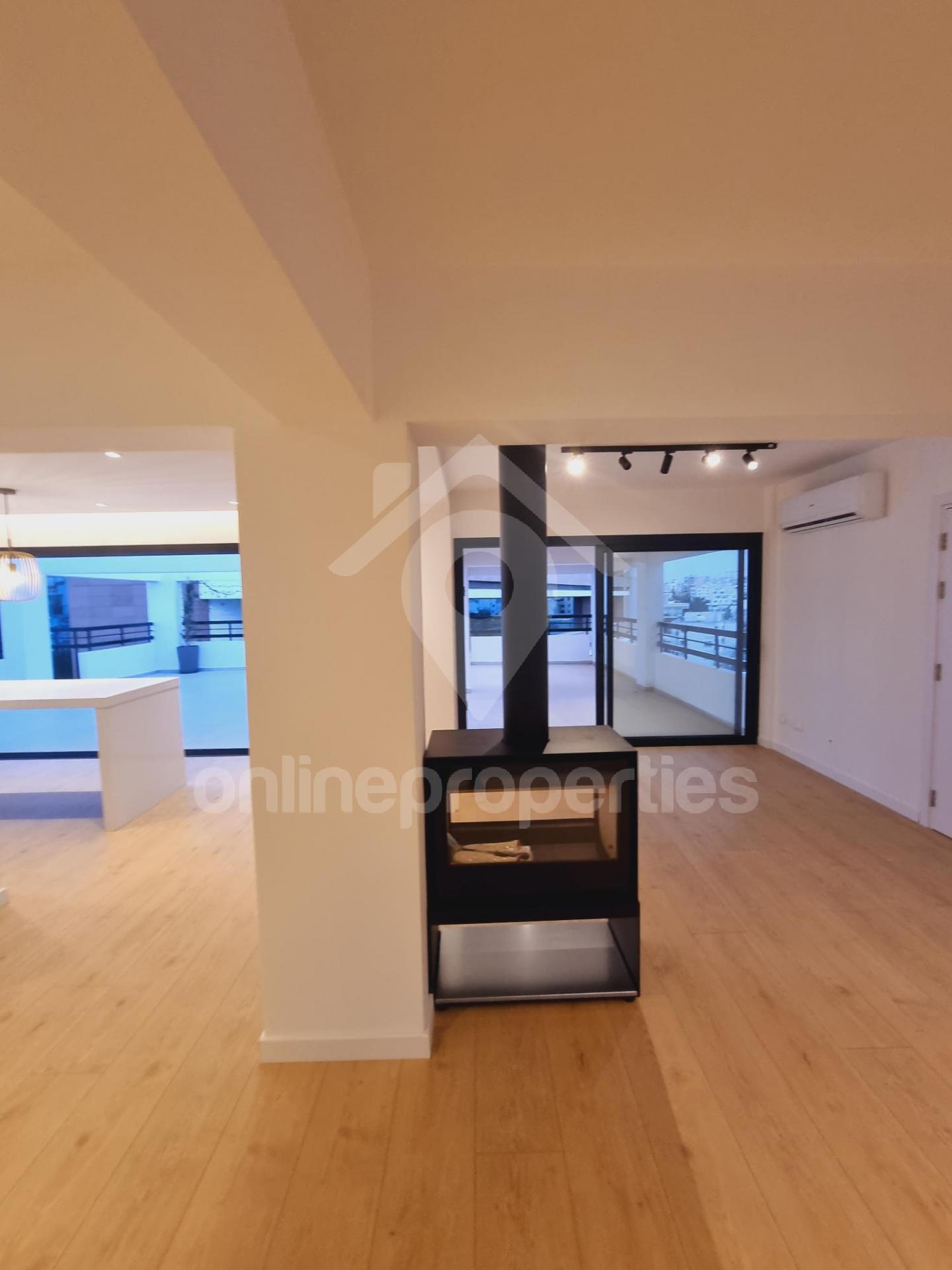 To change image, hover mouse over thumbnails below